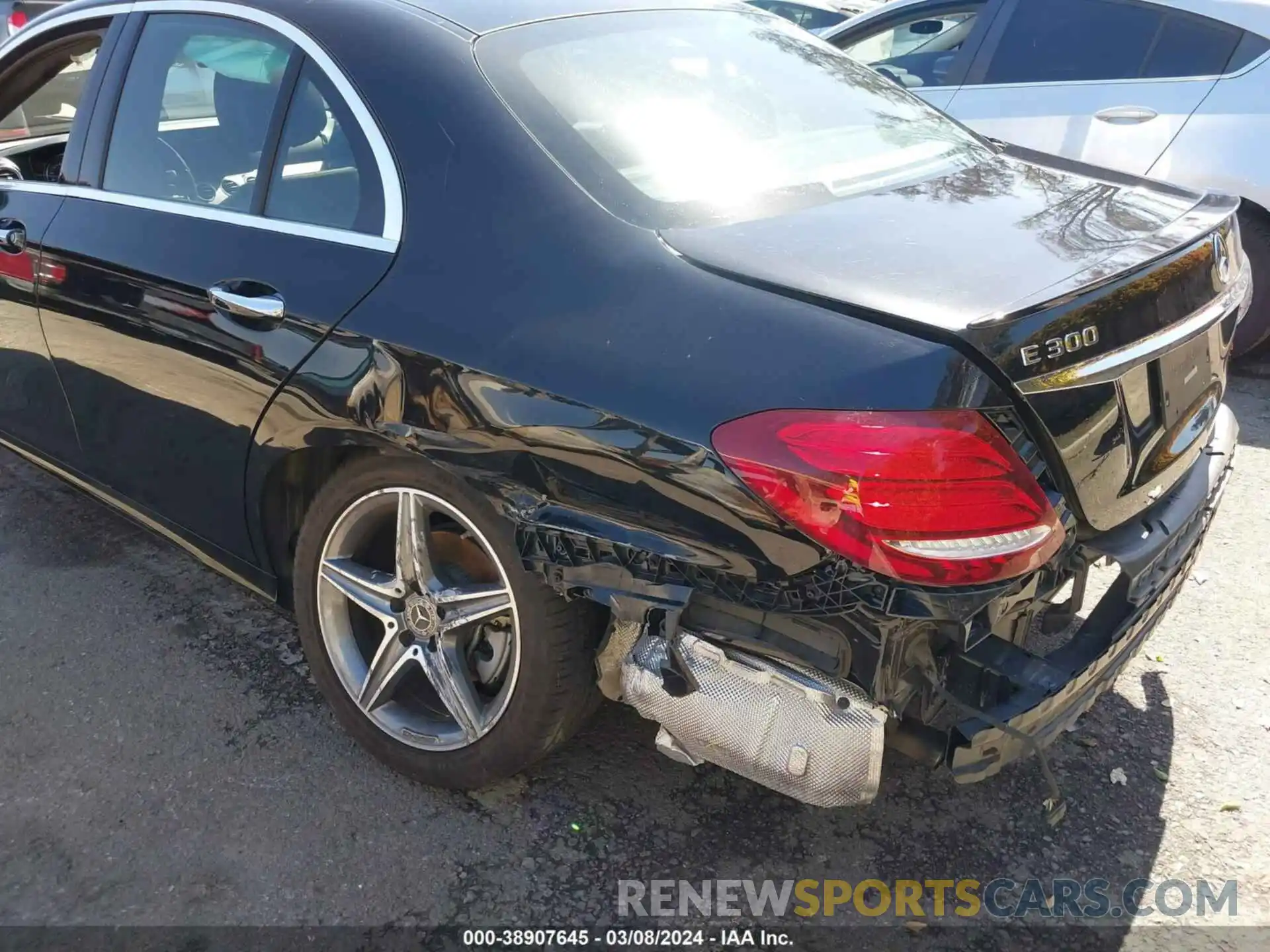 6 Photograph of a damaged car WDDZF4JB9KA528202 MERCEDES-BENZ E 300 2019