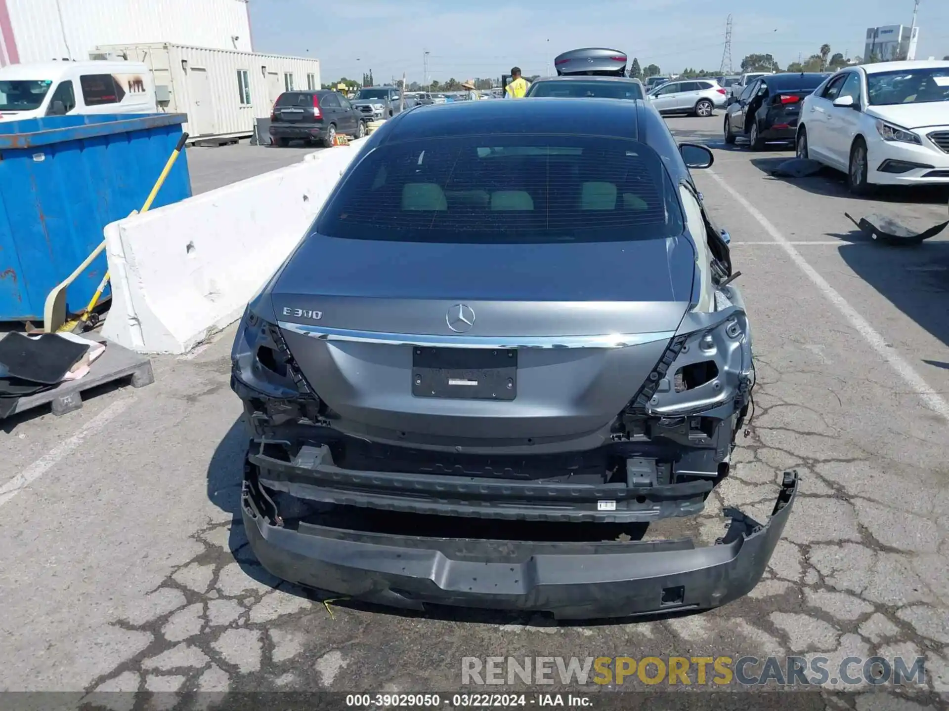 17 Photograph of a damaged car WDDZF4JB9KA654690 MERCEDES-BENZ E 300 2019