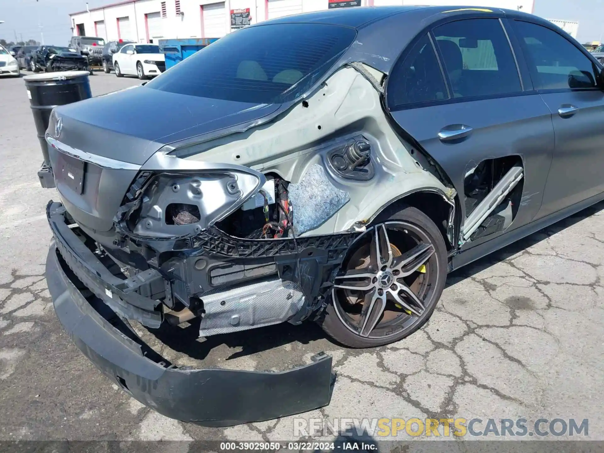 6 Photograph of a damaged car WDDZF4JB9KA654690 MERCEDES-BENZ E 300 2019