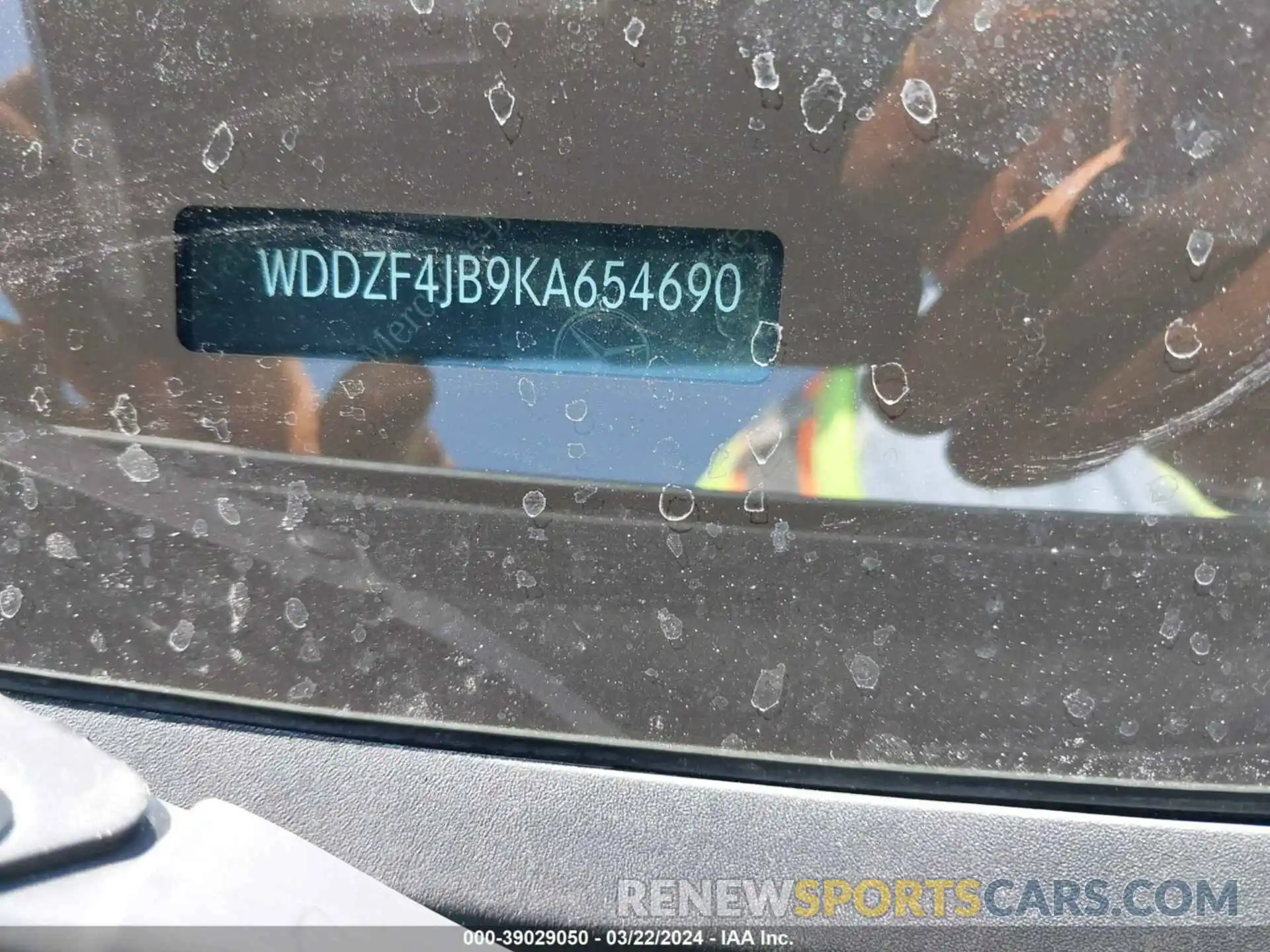 9 Photograph of a damaged car WDDZF4JB9KA654690 MERCEDES-BENZ E 300 2019