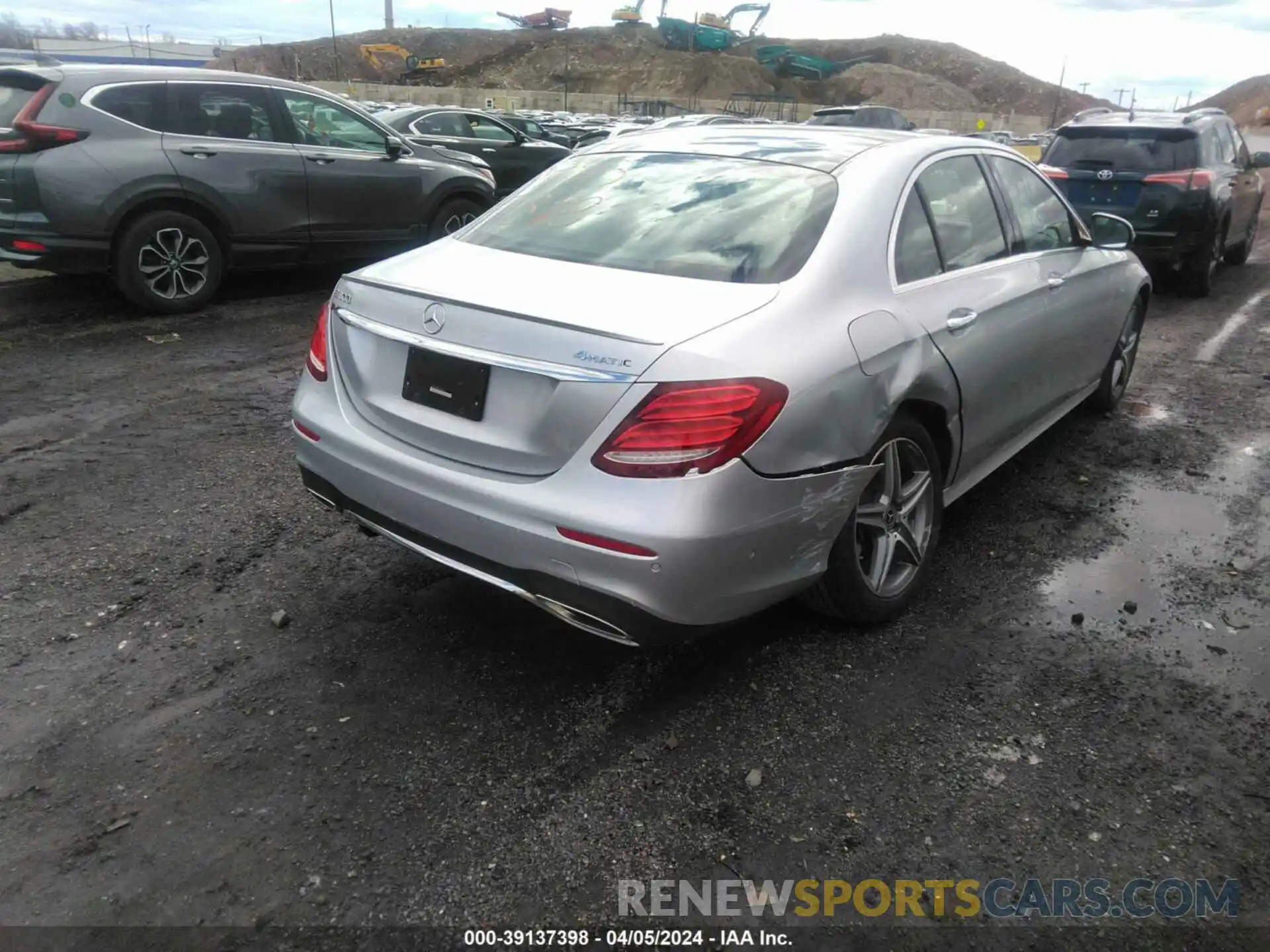 4 Photograph of a damaged car WDDZF4KBXKA520964 MERCEDES-BENZ E 300 2019