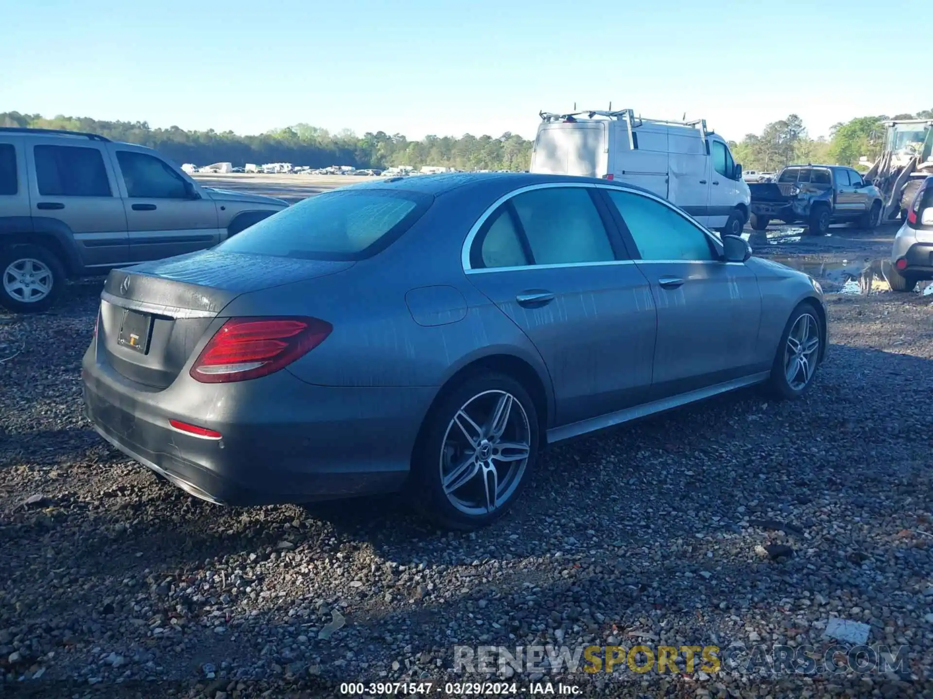 4 Photograph of a damaged car W1KZF8DB0LA812743 MERCEDES-BENZ E 350 2020