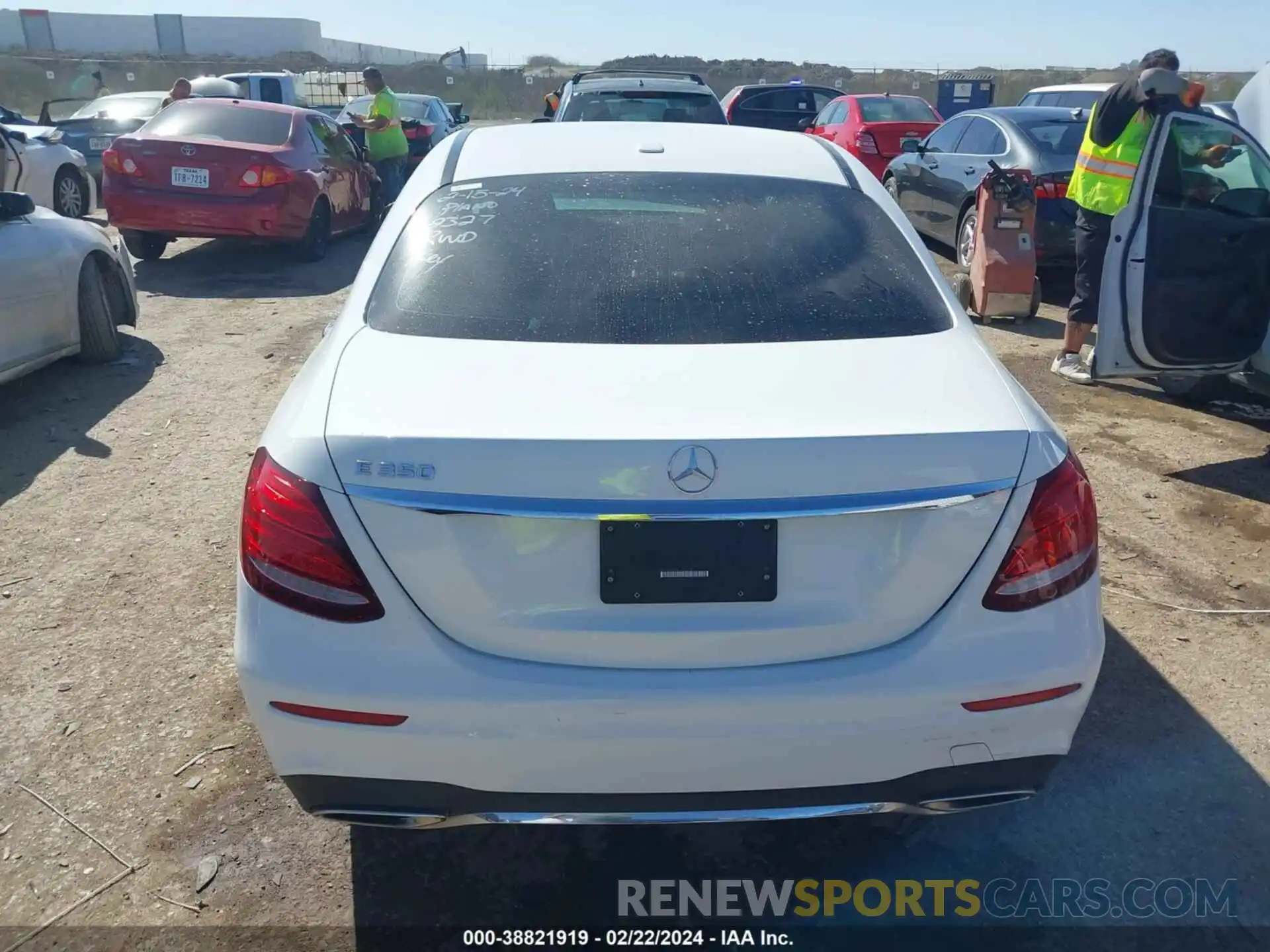 16 Photograph of a damaged car WDDZF8DB3LA752327 MERCEDES-BENZ E 350 2020