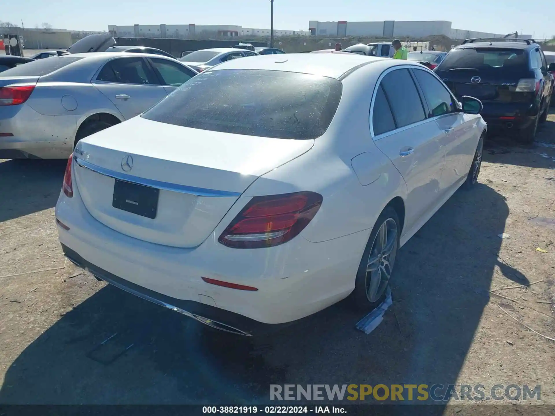 4 Photograph of a damaged car WDDZF8DB3LA752327 MERCEDES-BENZ E 350 2020