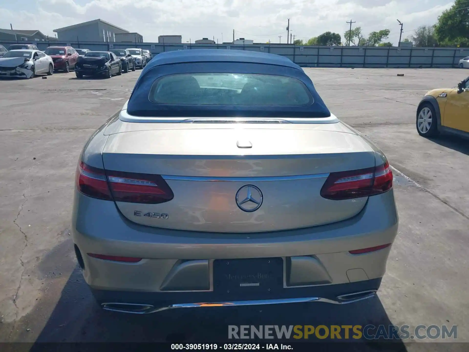 17 Photograph of a damaged car WDD1K6HB3KF117181 MERCEDES-BENZ E 450 2019