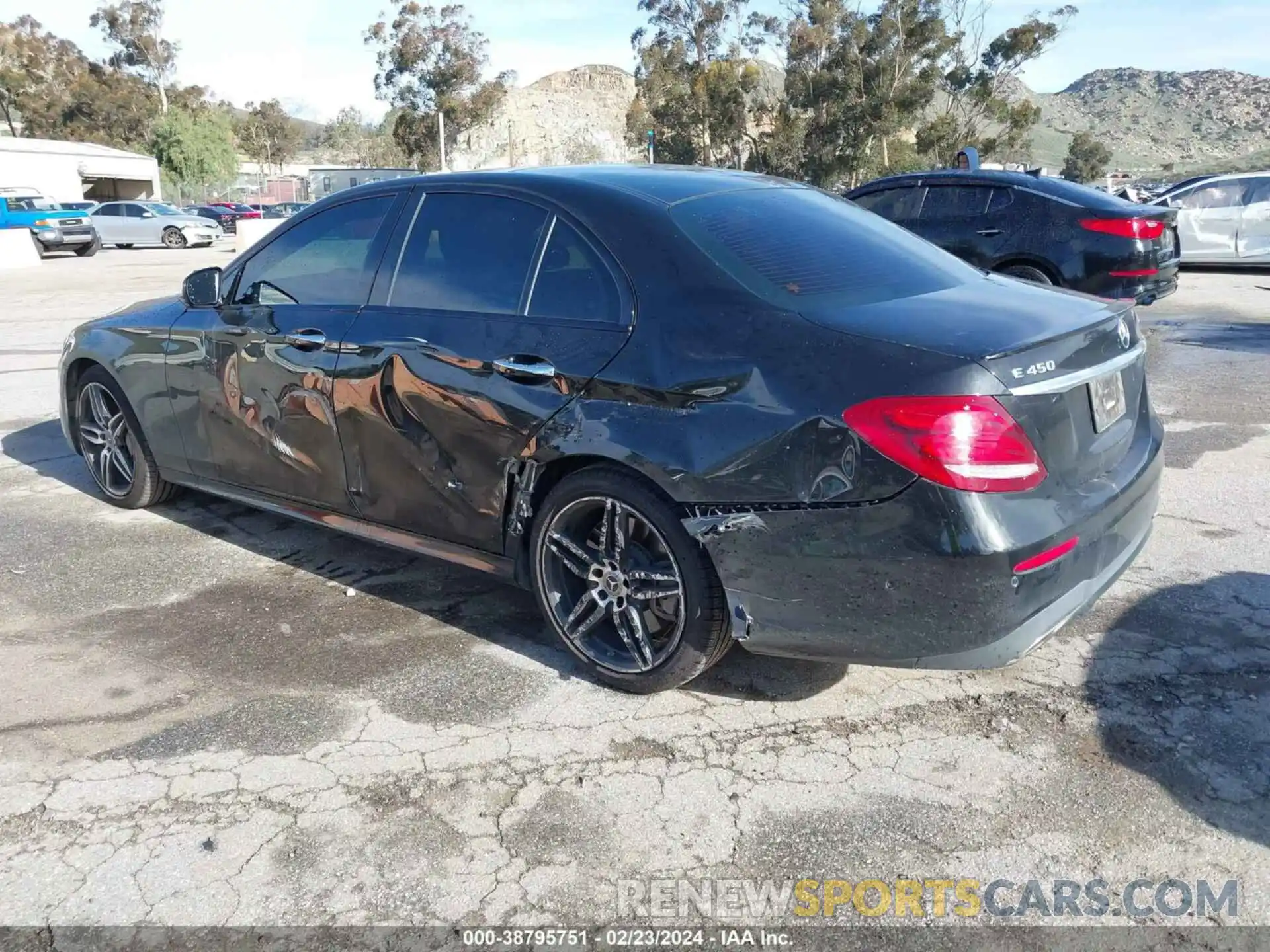 3 Photograph of a damaged car WDDZF6JB3KA498450 MERCEDES-BENZ E 450 2019