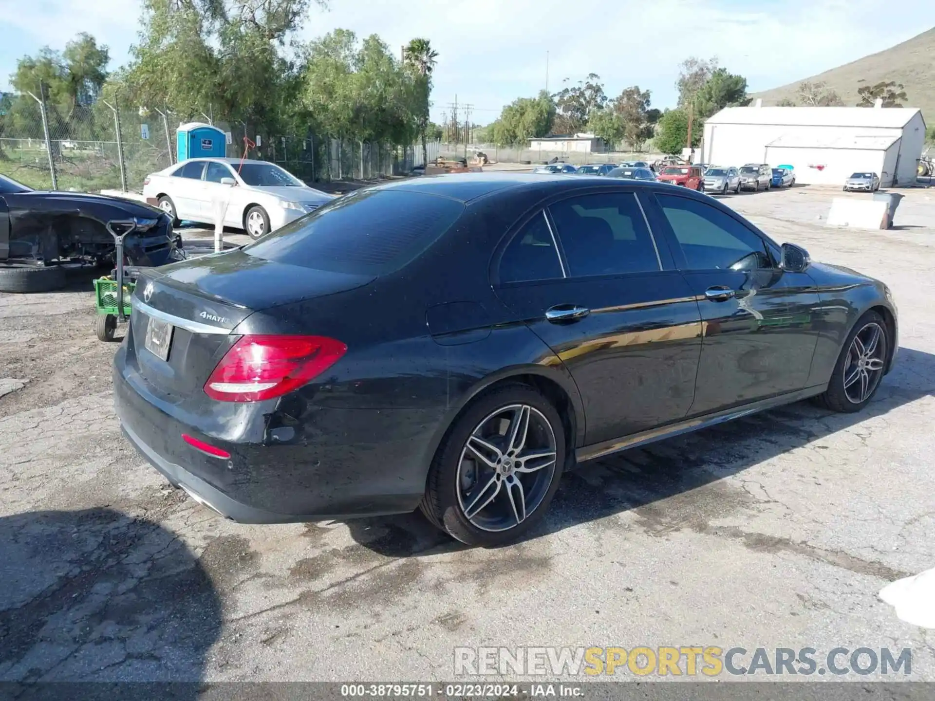 4 Photograph of a damaged car WDDZF6JB3KA498450 MERCEDES-BENZ E 450 2019