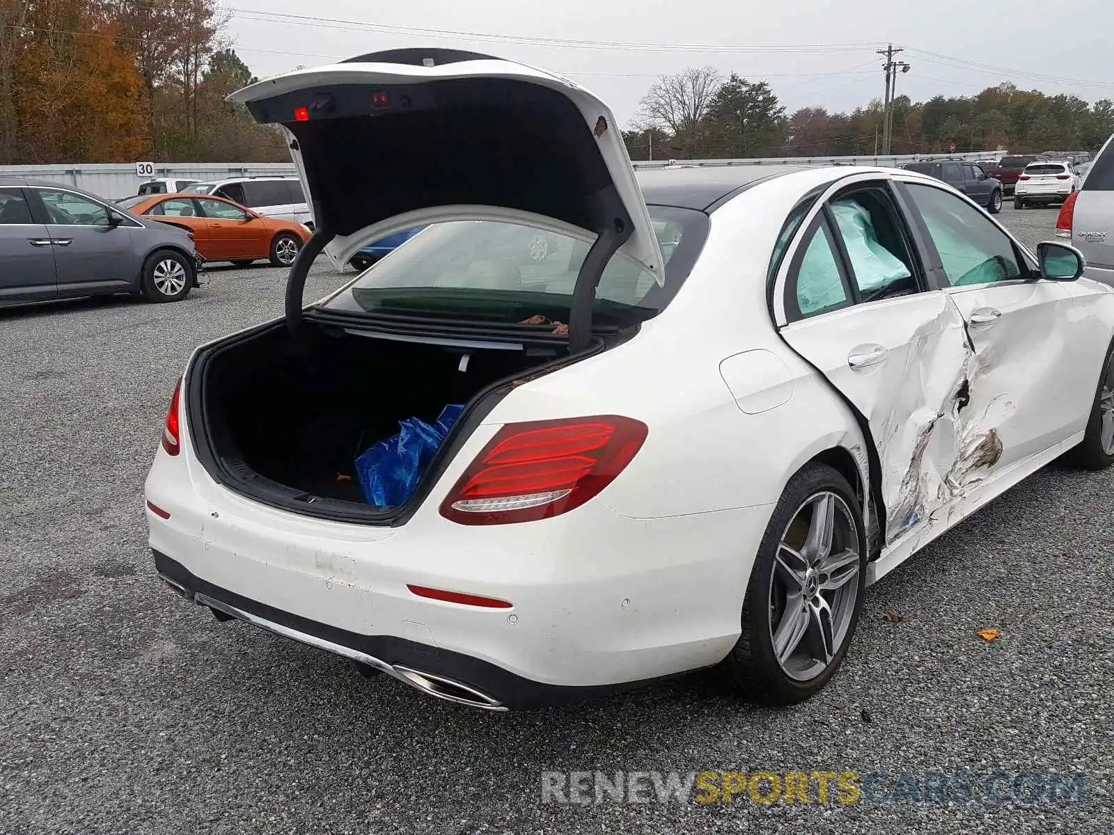 4 Photograph of a damaged car WDDZF6JBXKA560264 MERCEDES-BENZ E 450 4MAT 2019