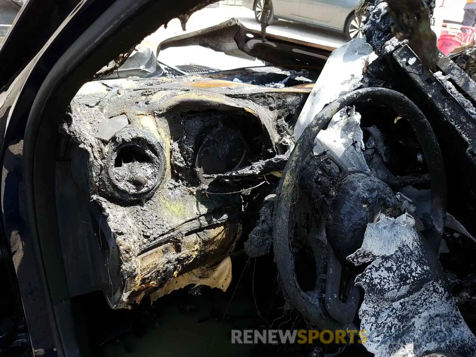 8 Photograph of a damaged car WDDZH6JB8KA667677 MERCEDES-BENZ E 450 4MAT 2019