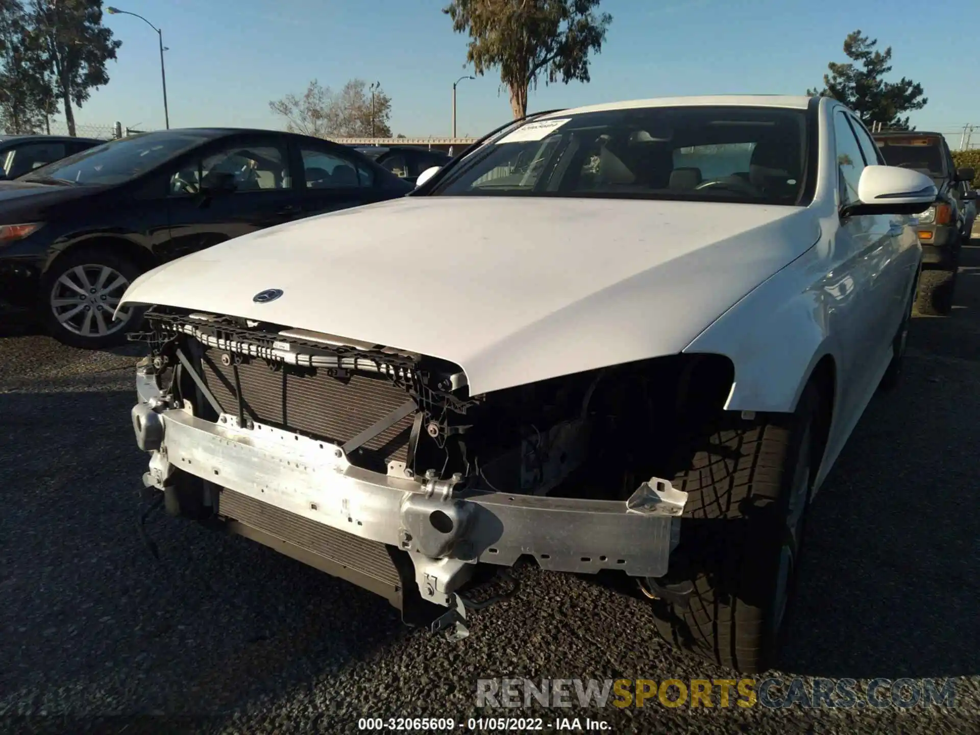 2 Photograph of a damaged car WDDZF4JB0KA518609 MERCEDES-BENZ E-CLASS 2019