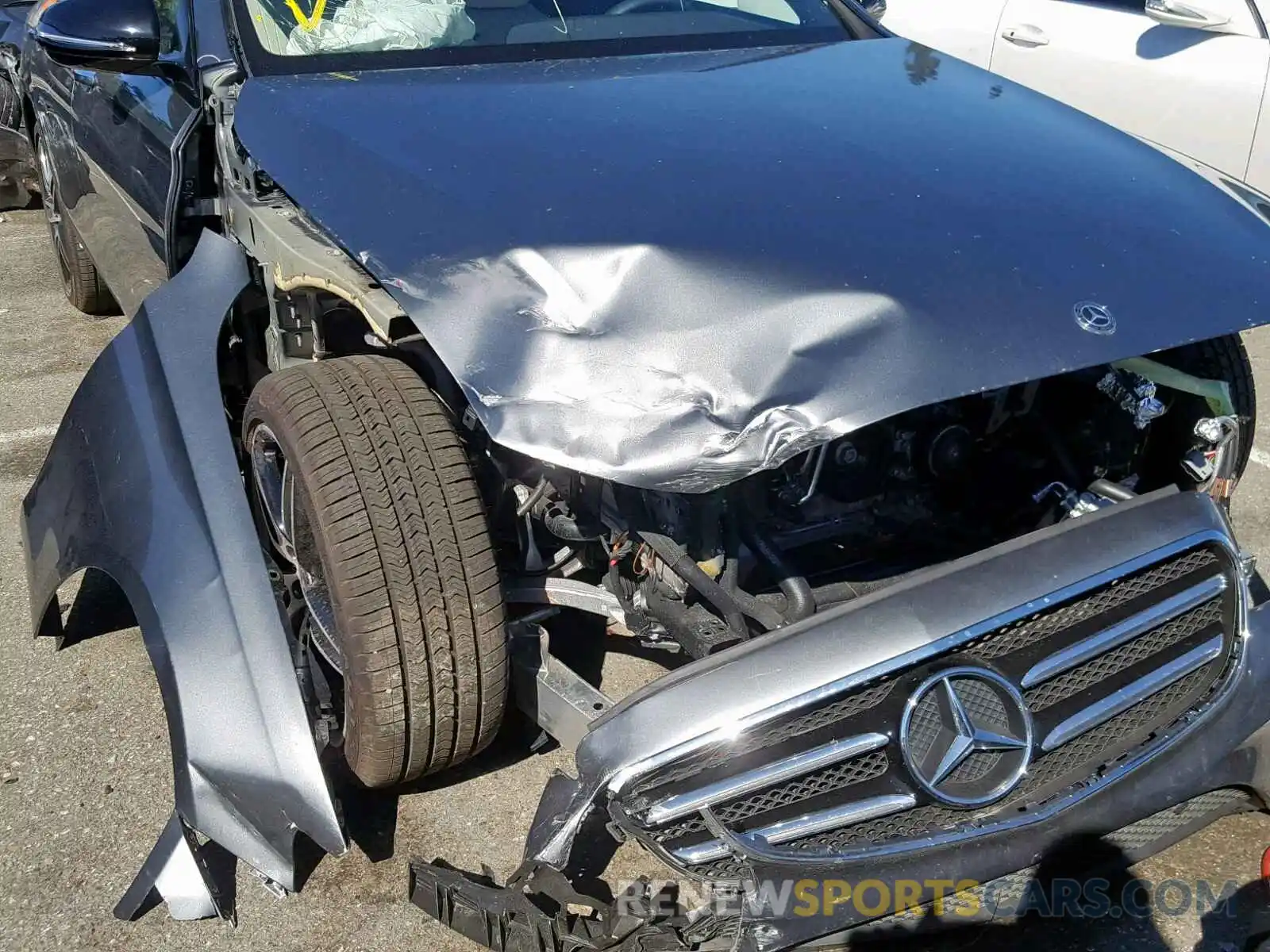 9 Photograph of a damaged car WDDZF4JB0KA559936 MERCEDES-BENZ E CLASS 2019