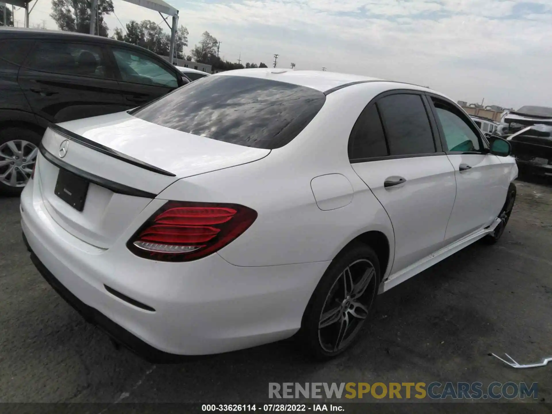 4 Photograph of a damaged car WDDZF4JB0KA561718 MERCEDES-BENZ E-CLASS 2019