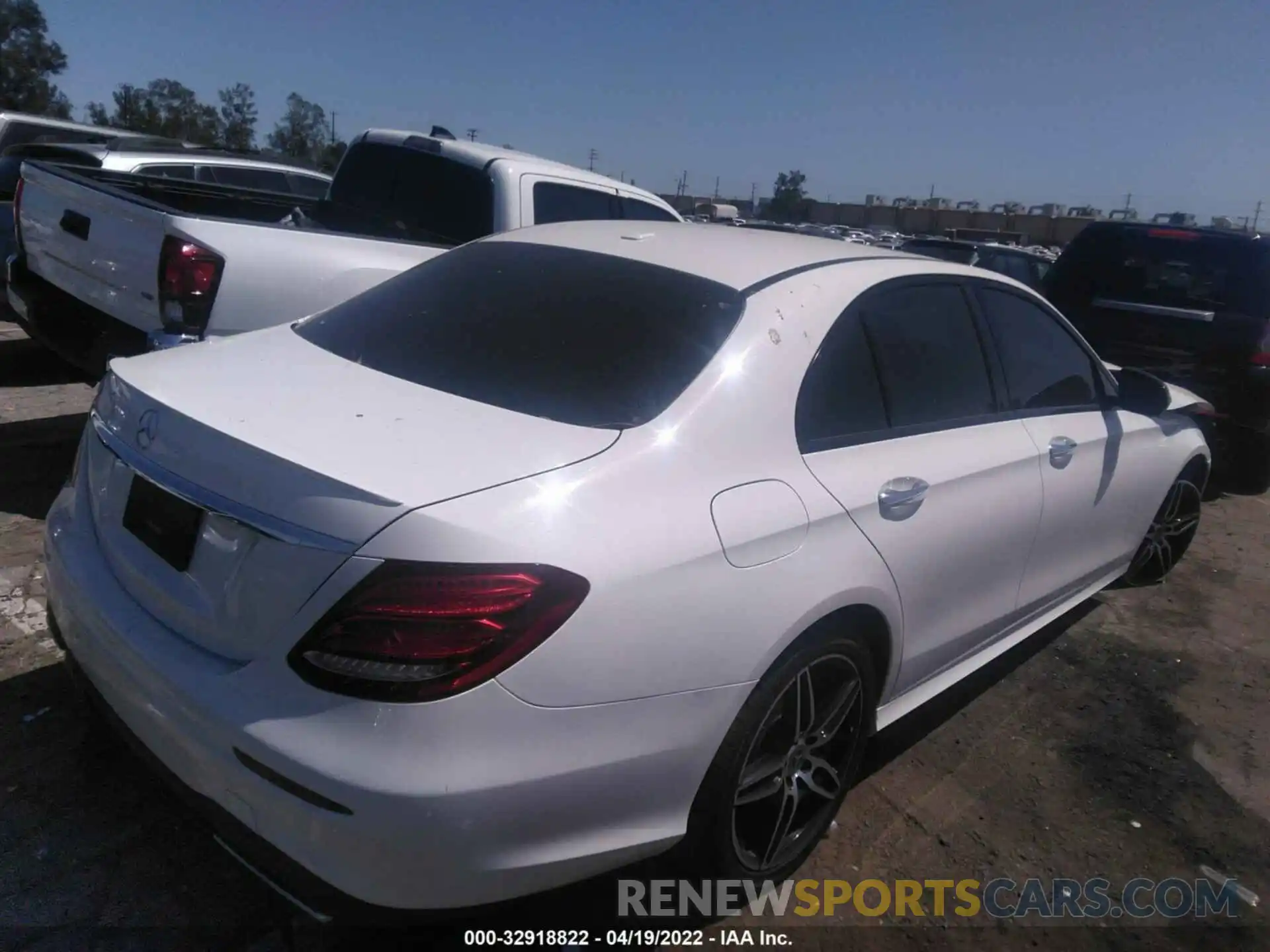 4 Photograph of a damaged car WDDZF4JB0KA573223 MERCEDES-BENZ E-CLASS 2019