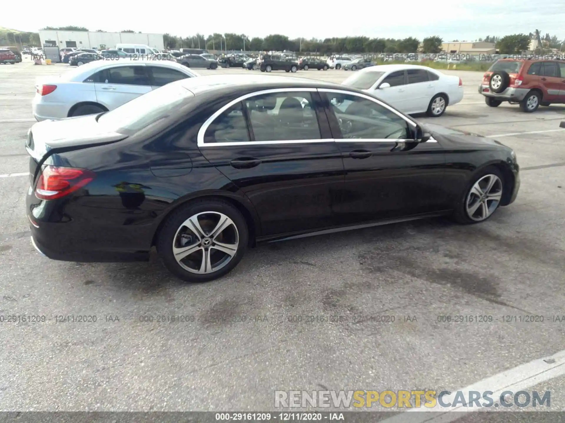 4 Photograph of a damaged car WDDZF4JB0KA584481 MERCEDES-BENZ E-CLASS 2019