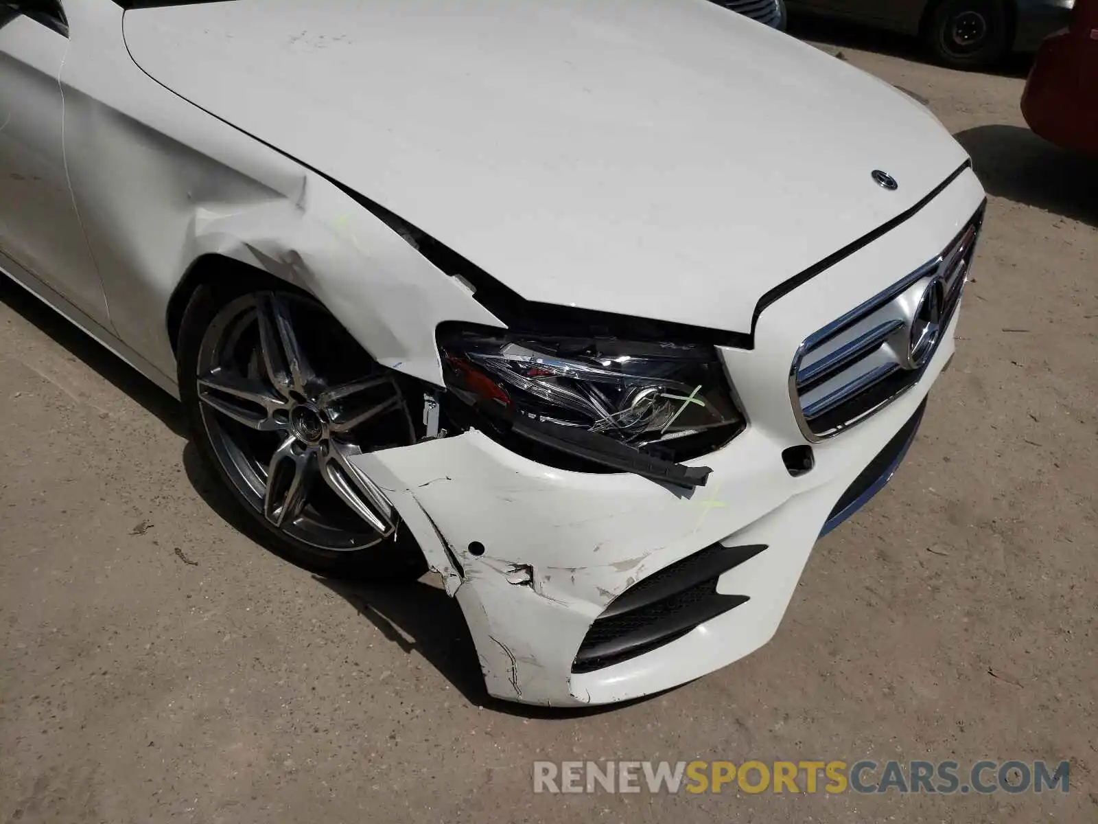 9 Photograph of a damaged car WDDZF4JB0KA600730 MERCEDES-BENZ E-CLASS 2019