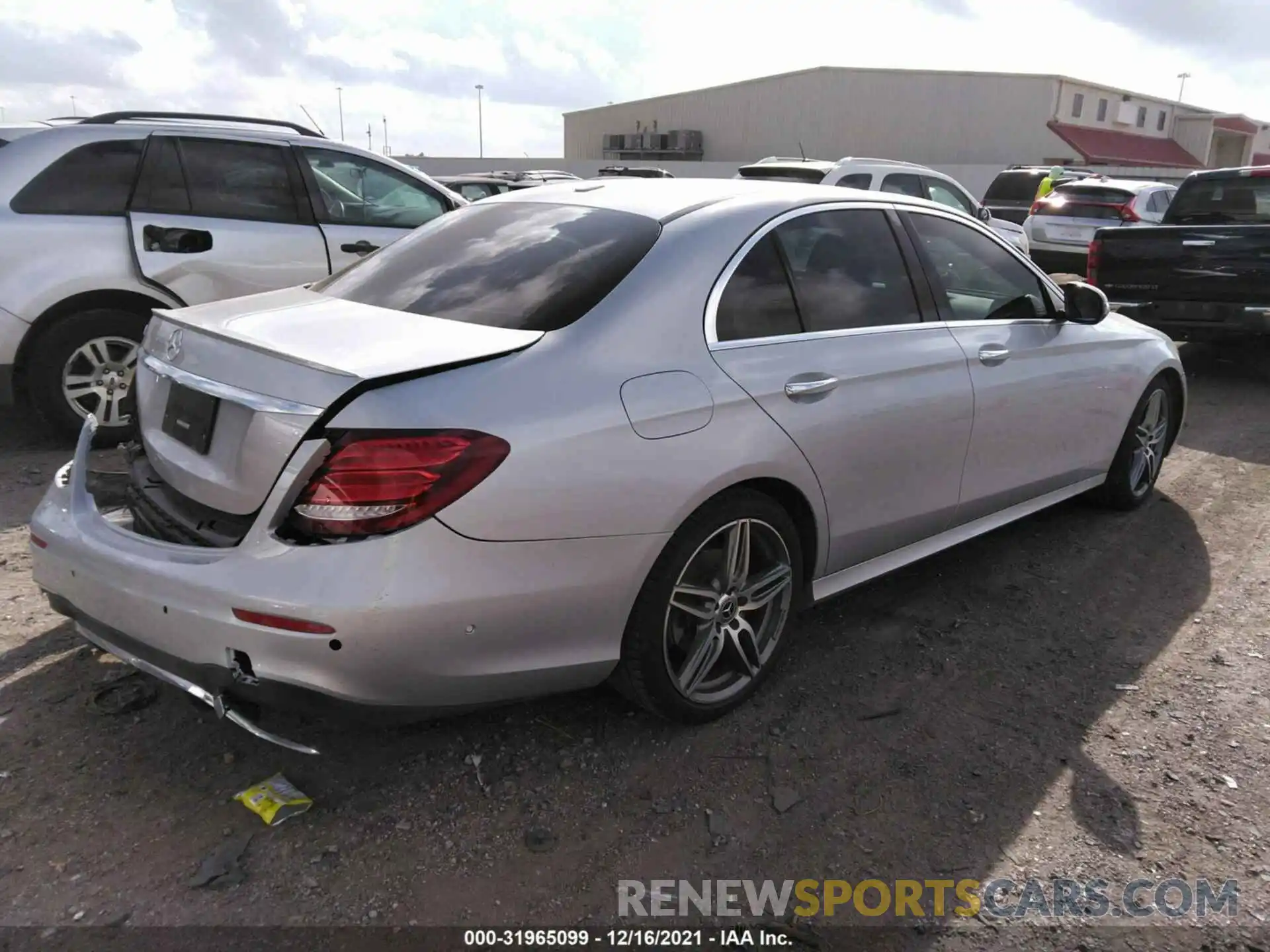 4 Photograph of a damaged car WDDZF4JB0KA605135 MERCEDES-BENZ E-CLASS 2019