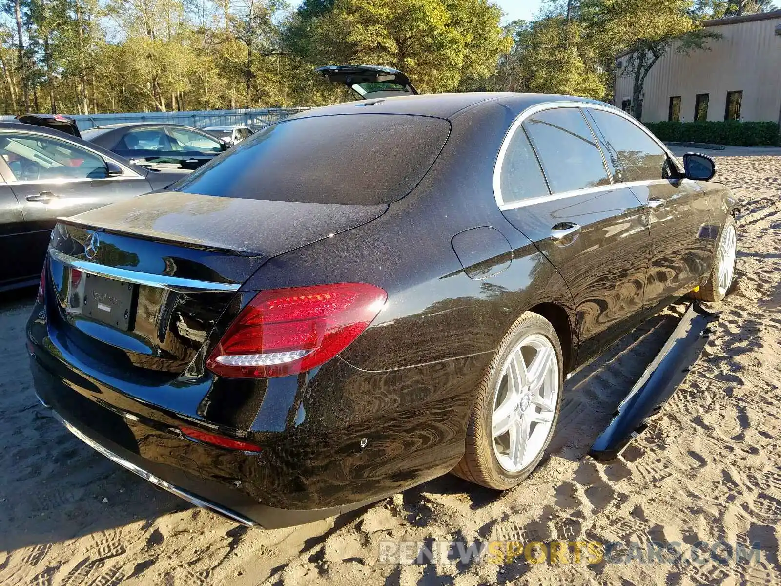 4 Photograph of a damaged car WDDZF4JB0KA616684 MERCEDES-BENZ E CLASS 2019