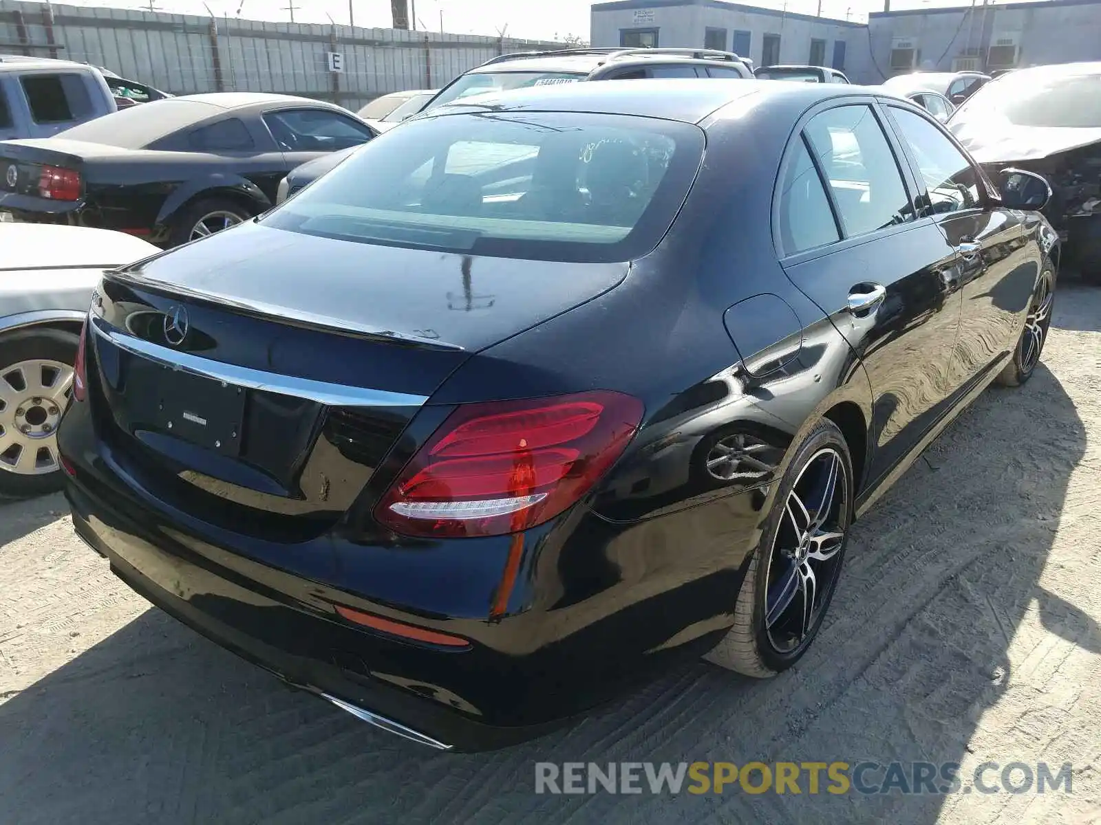 4 Photograph of a damaged car WDDZF4JB0KA623568 MERCEDES-BENZ E CLASS 2019