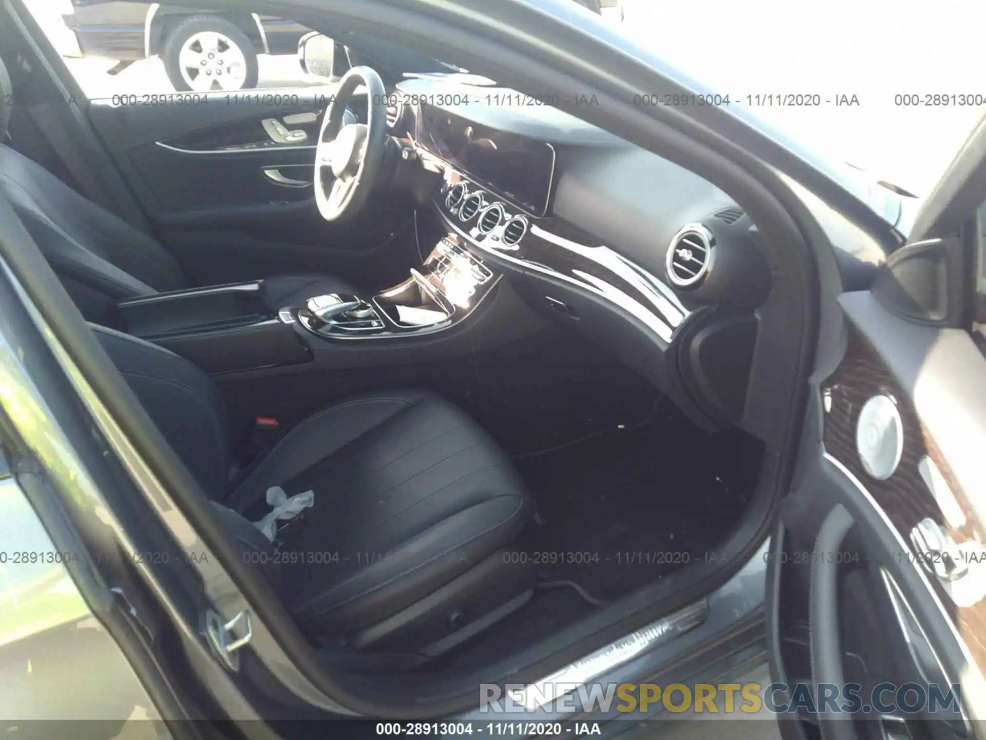 5 Photograph of a damaged car WDDZF4JB0KA644856 MERCEDES-BENZ E-CLASS 2019