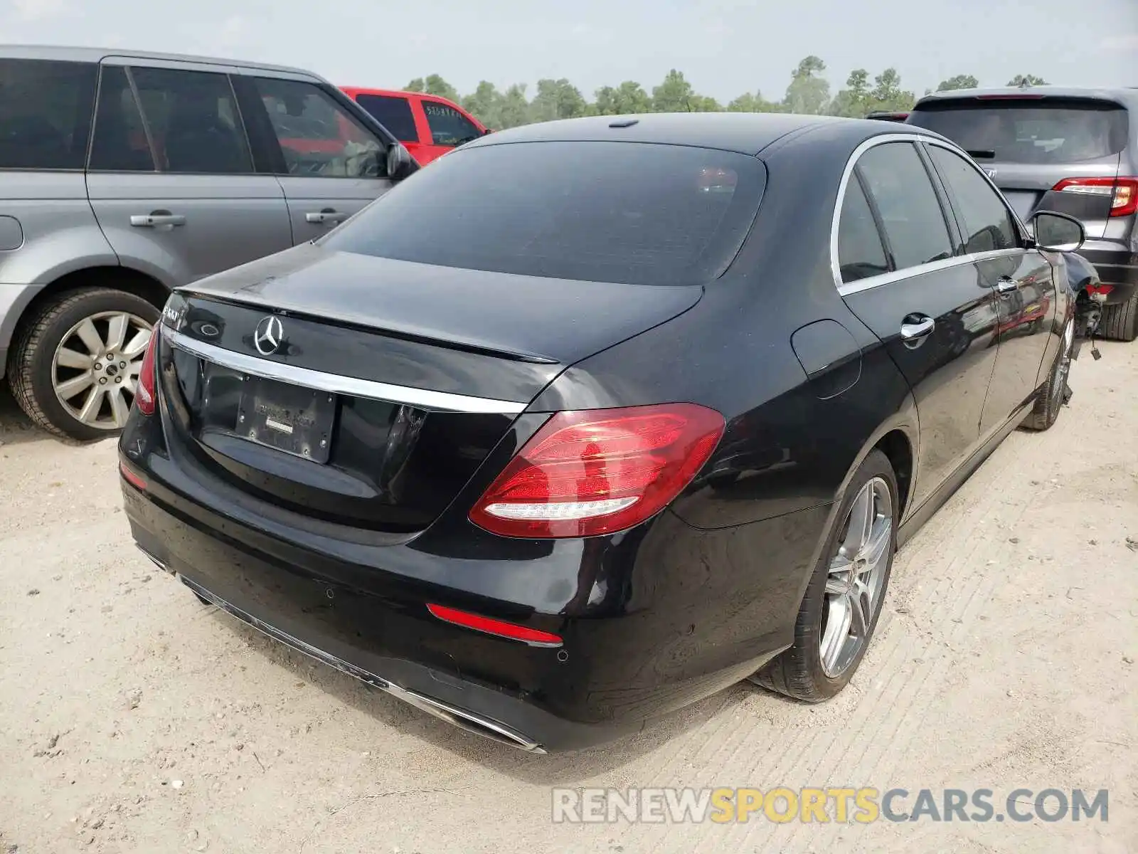 4 Photograph of a damaged car WDDZF4JB0KA660717 MERCEDES-BENZ E-CLASS 2019