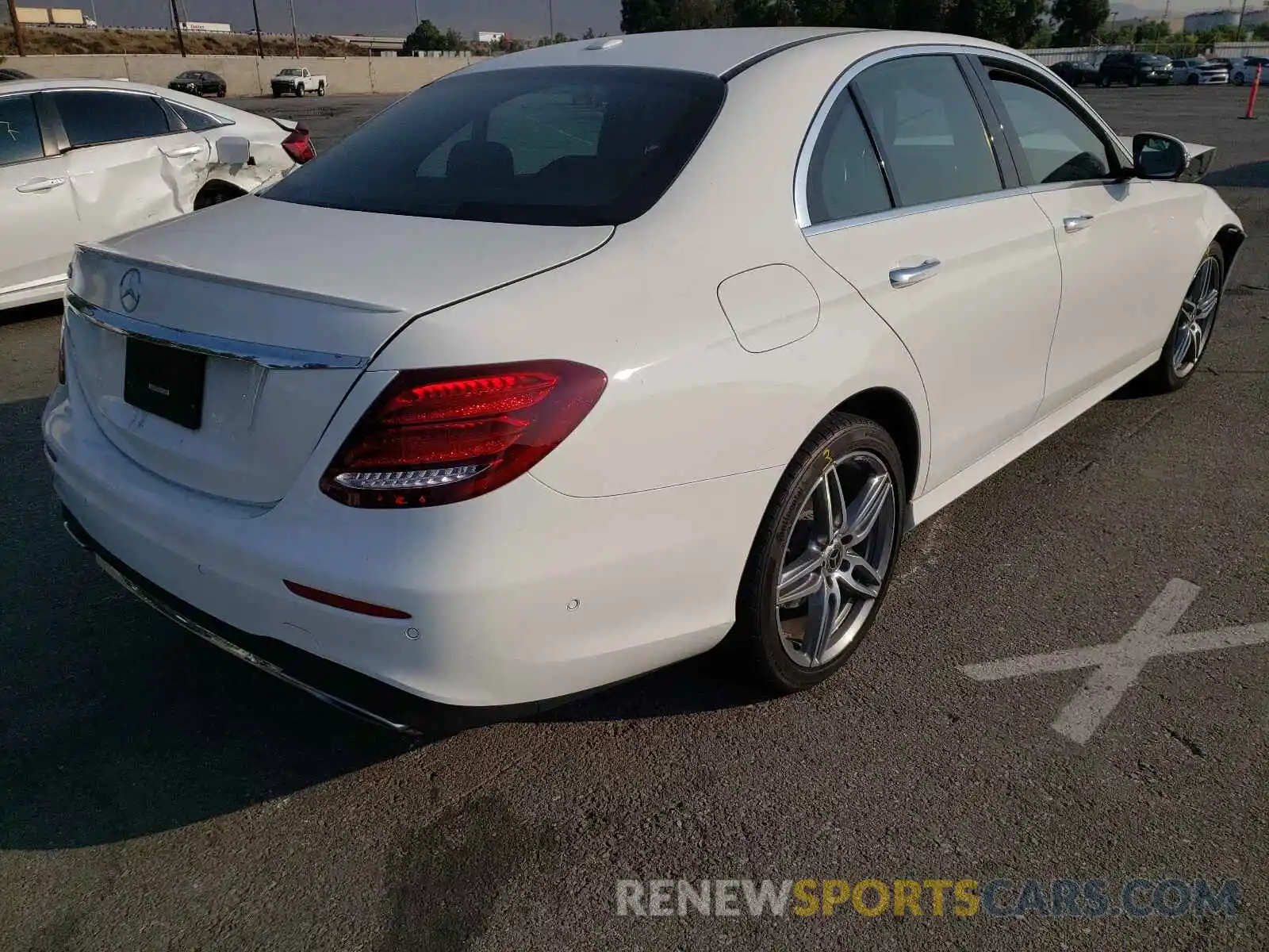 4 Photograph of a damaged car WDDZF4JB1KA529554 MERCEDES-BENZ E-CLASS 2019