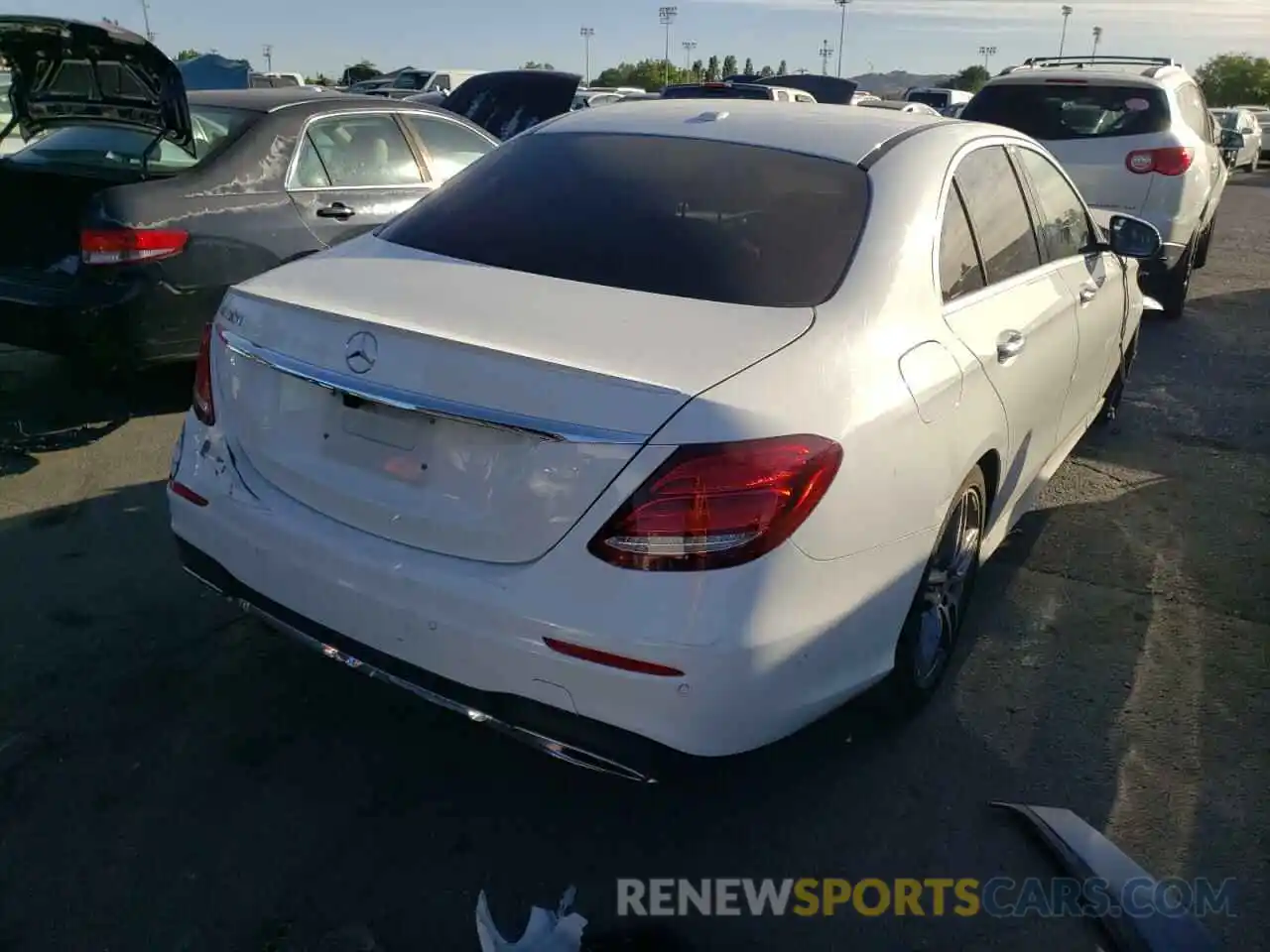 4 Photograph of a damaged car WDDZF4JB1KA529585 MERCEDES-BENZ E-CLASS 2019