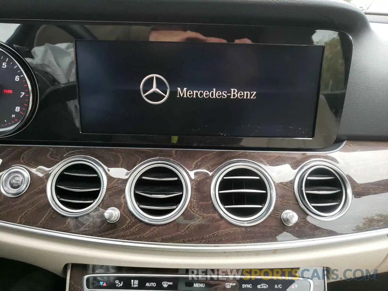 9 Photograph of a damaged car WDDZF4JB1KA557063 MERCEDES-BENZ E CLASS 2019