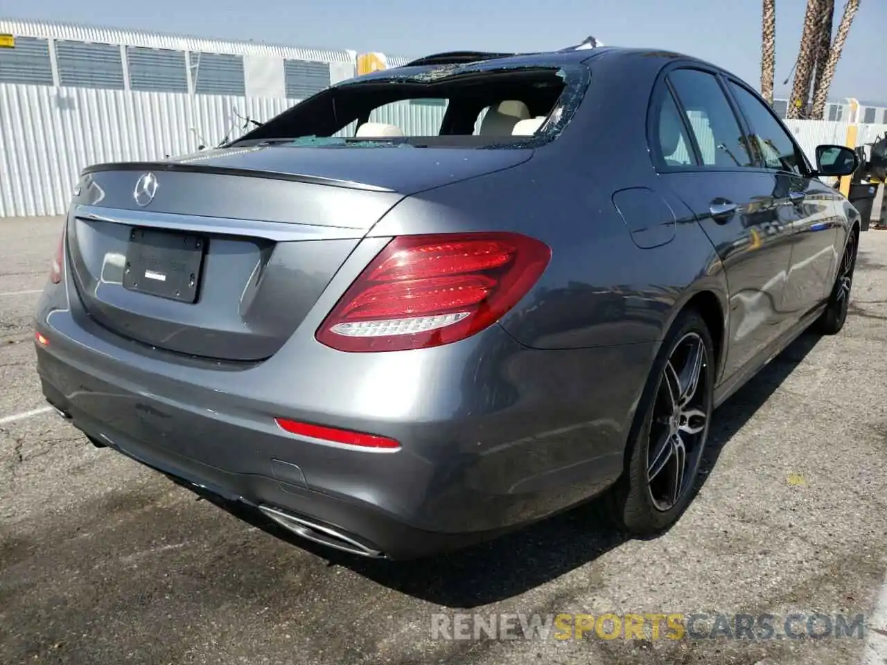 4 Photograph of a damaged car WDDZF4JB1KA642811 MERCEDES-BENZ E-CLASS 2019