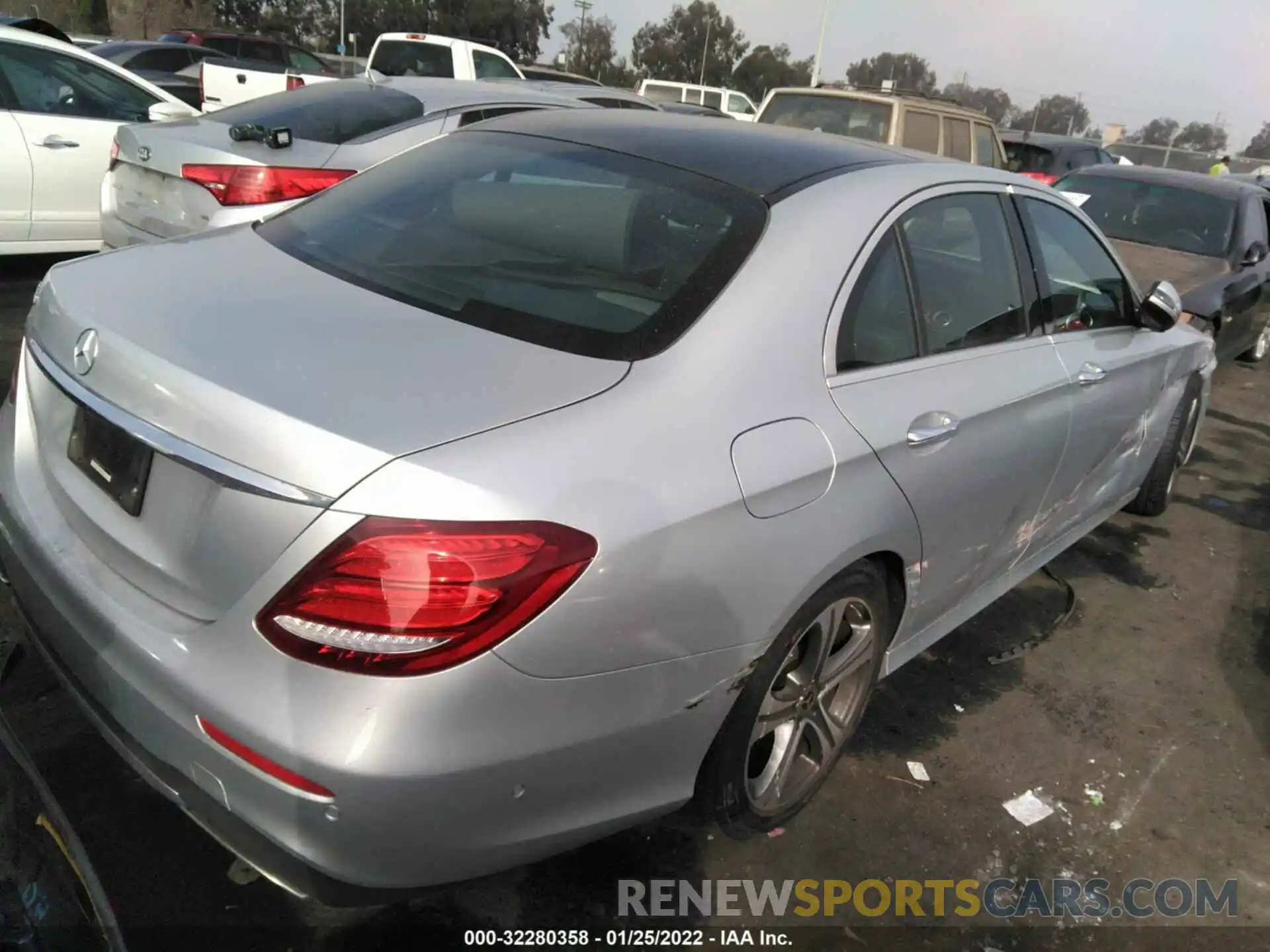 4 Photograph of a damaged car WDDZF4JB1KA655753 MERCEDES-BENZ E-CLASS 2019