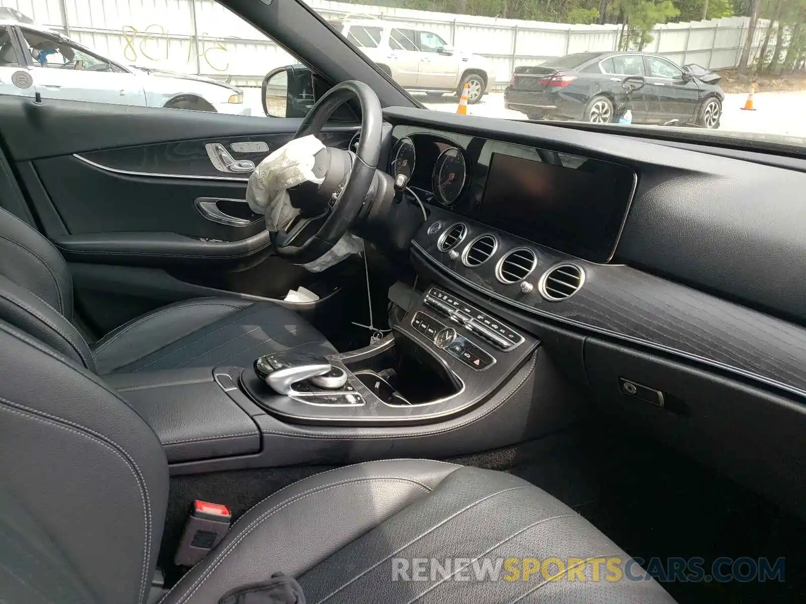 5 Photograph of a damaged car WDDZF4JB2KA488111 MERCEDES-BENZ E-CLASS 2019