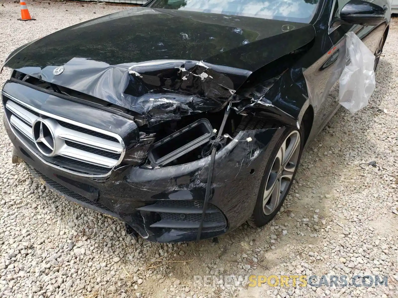 9 Photograph of a damaged car WDDZF4JB2KA488111 MERCEDES-BENZ E-CLASS 2019