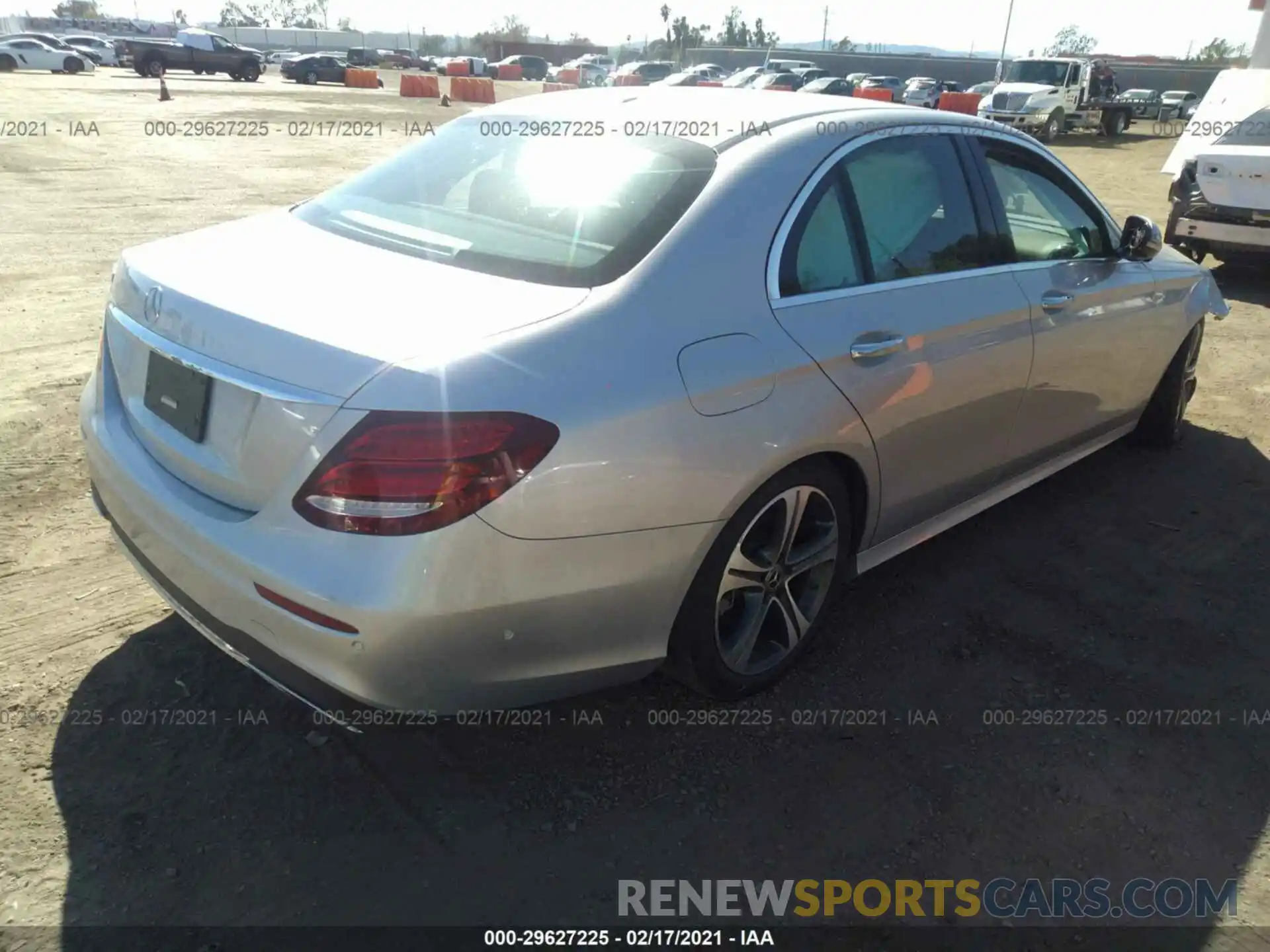 4 Photograph of a damaged car WDDZF4JB2KA488173 MERCEDES-BENZ E-CLASS 2019