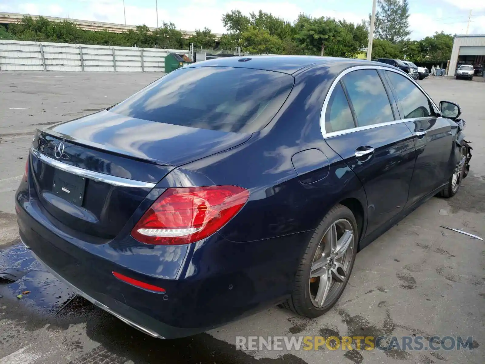 4 Photograph of a damaged car WDDZF4JB2KA508731 MERCEDES-BENZ E CLASS 2019