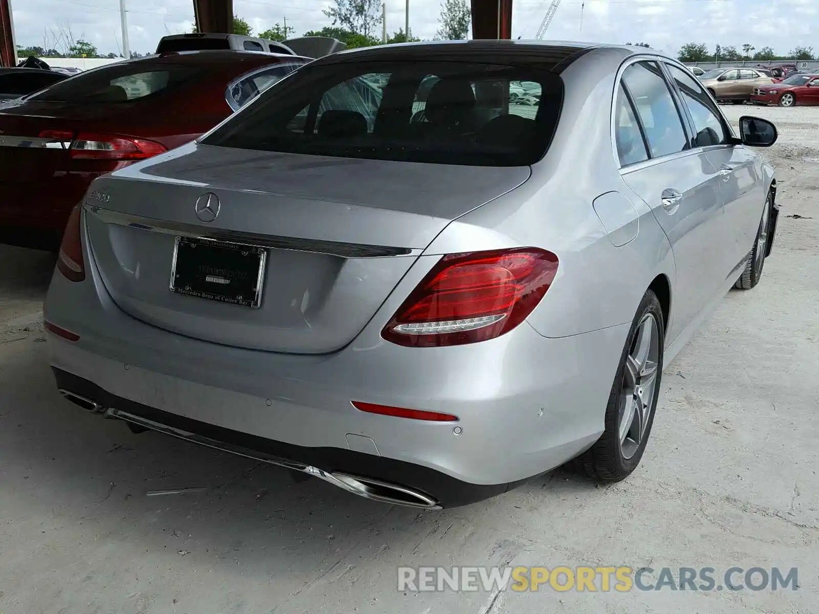 4 Photograph of a damaged car WDDZF4JB2KA519261 MERCEDES-BENZ E CLASS 2019