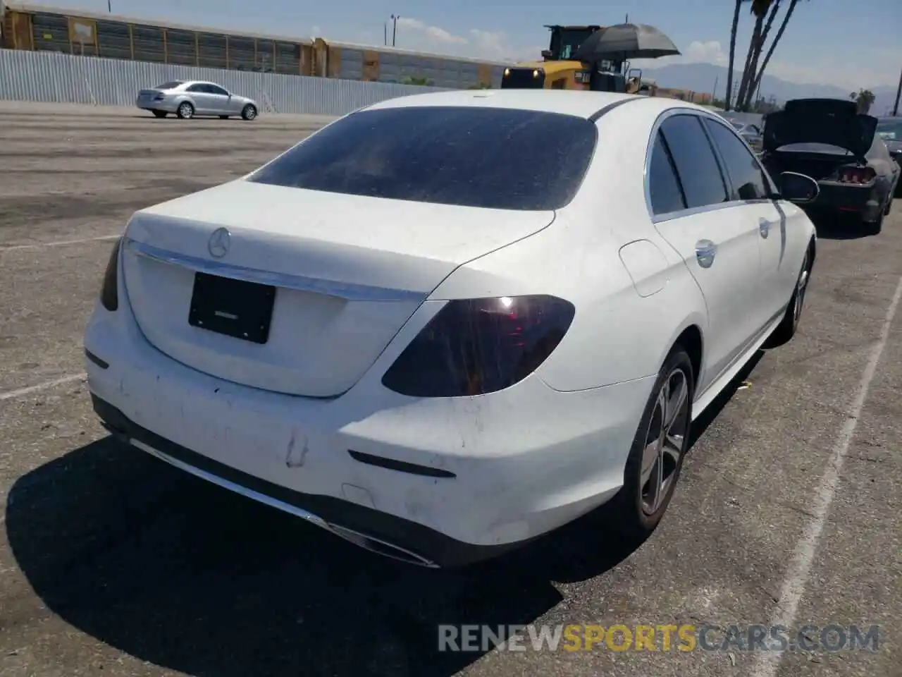 4 Photograph of a damaged car WDDZF4JB2KA523942 MERCEDES-BENZ E-CLASS 2019