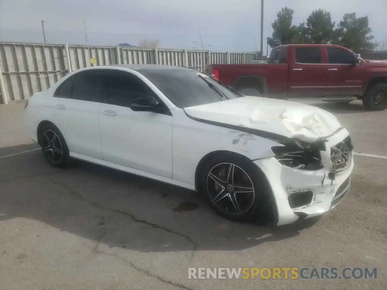 4 Photograph of a damaged car WDDZF4JB2KA525738 MERCEDES-BENZ E-CLASS 2019