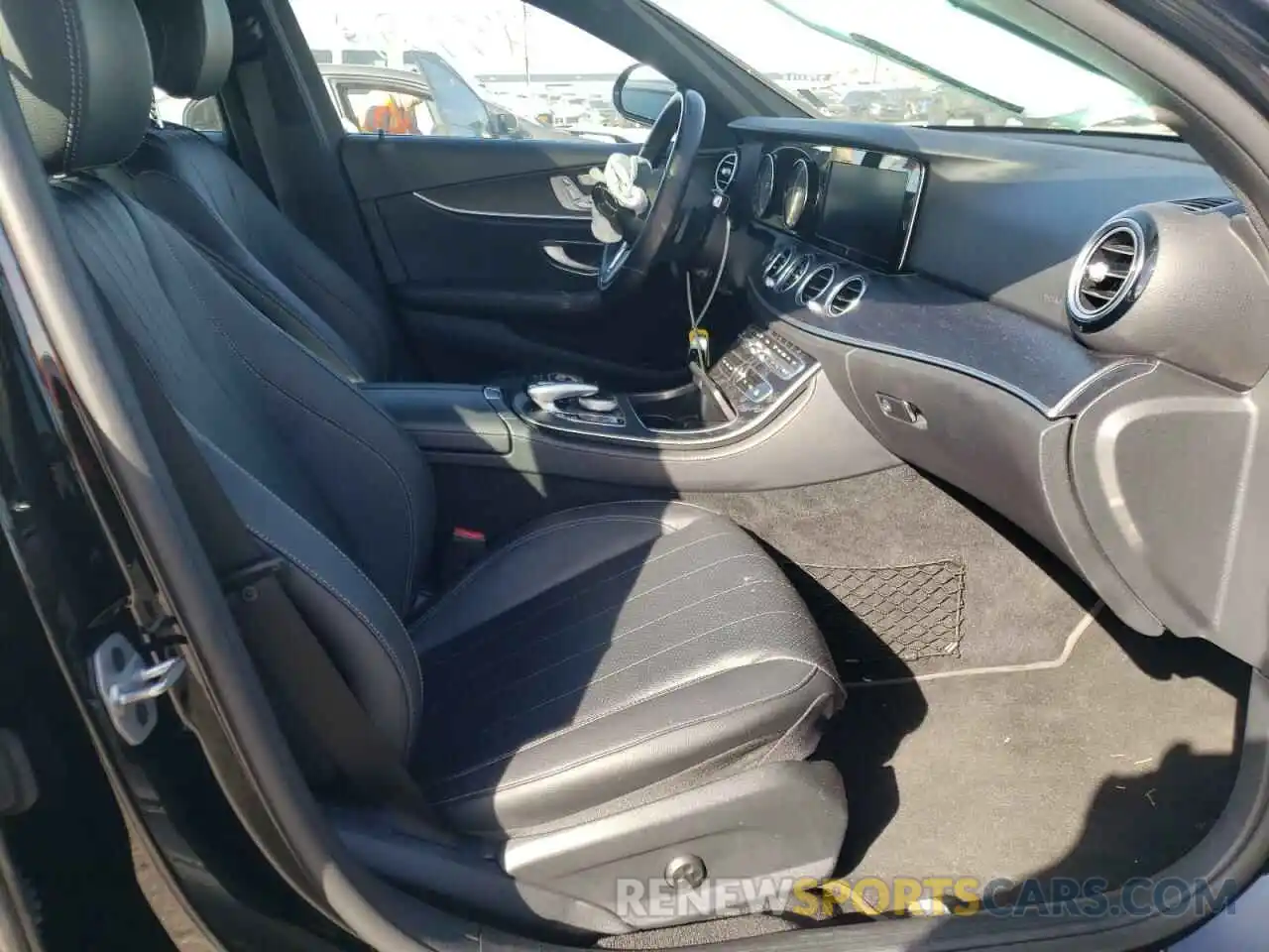 5 Photograph of a damaged car WDDZF4JB2KA577144 MERCEDES-BENZ E-CLASS 2019