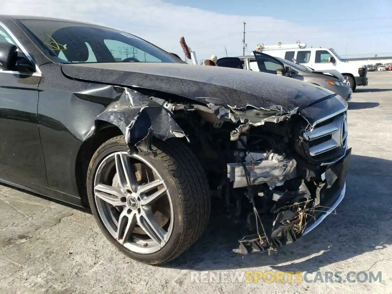 9 Photograph of a damaged car WDDZF4JB2KA577144 MERCEDES-BENZ E-CLASS 2019