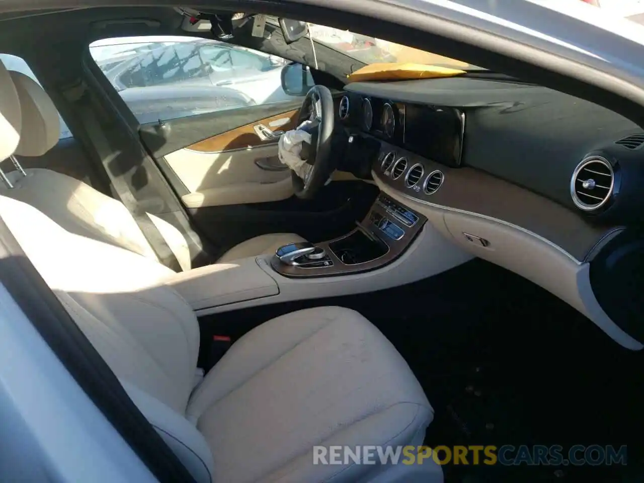 5 Photograph of a damaged car WDDZF4JB2KA579654 MERCEDES-BENZ E-CLASS 2019