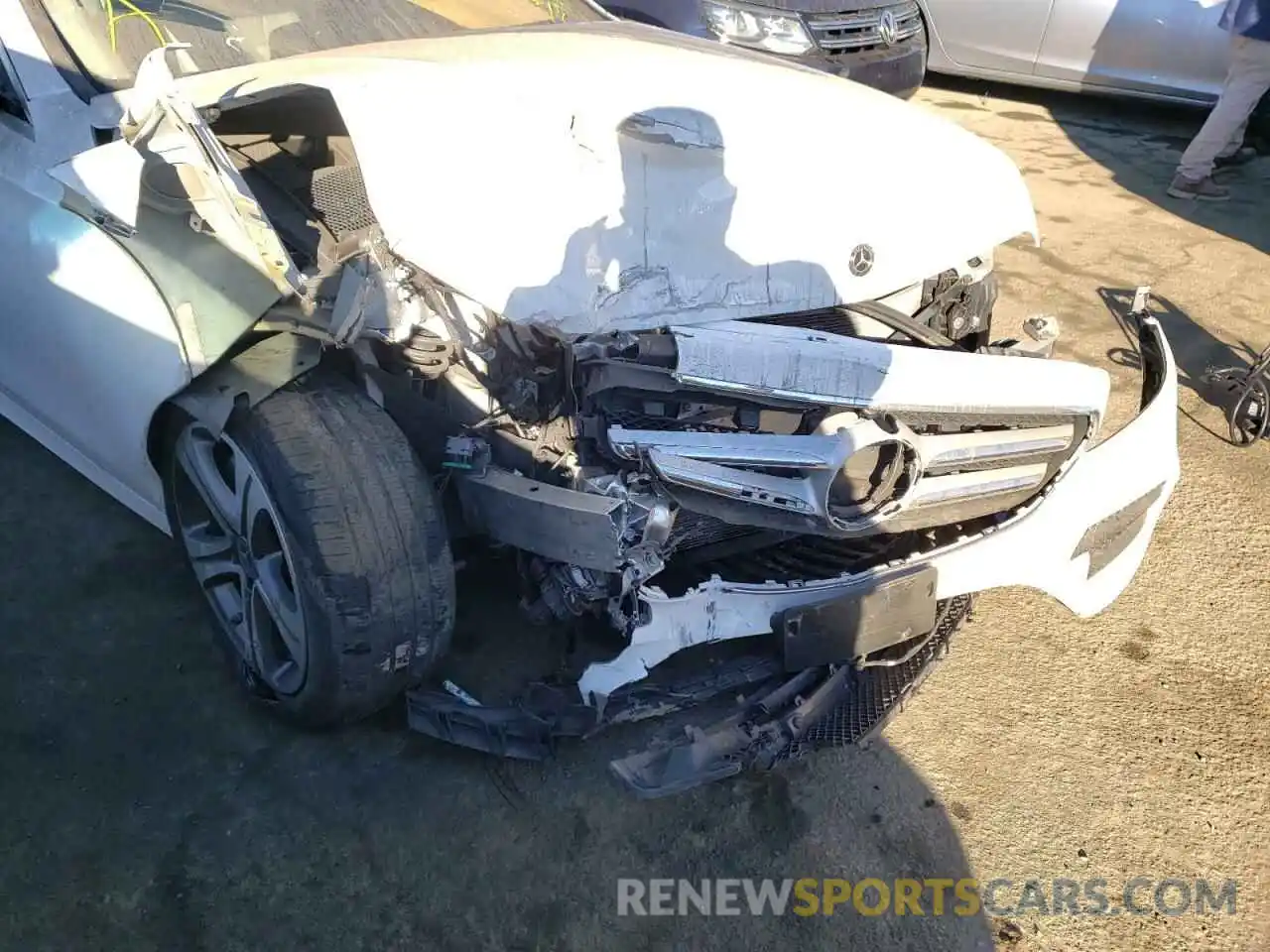 9 Photograph of a damaged car WDDZF4JB2KA579654 MERCEDES-BENZ E-CLASS 2019