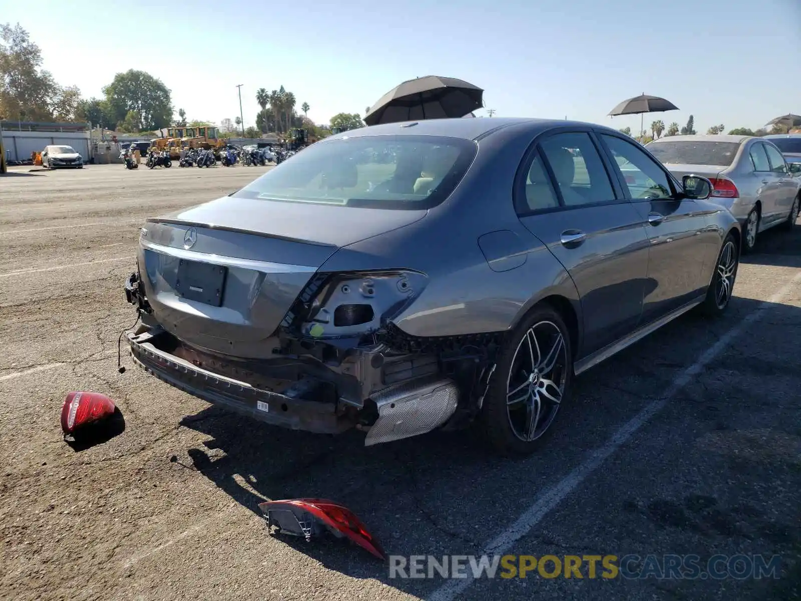 4 Photograph of a damaged car WDDZF4JB2KA613799 MERCEDES-BENZ E-CLASS 2019