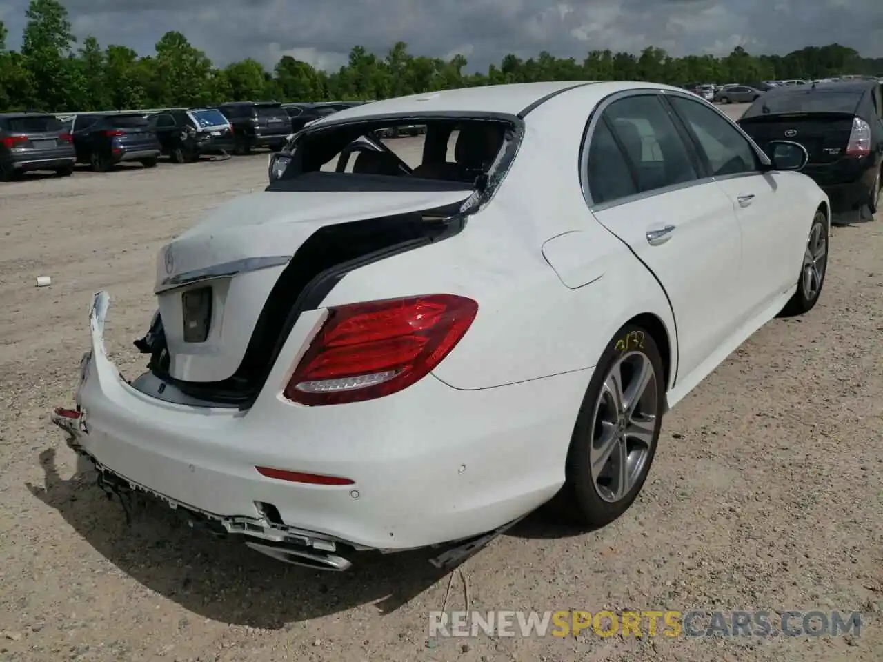 4 Photograph of a damaged car WDDZF4JB2KA663411 MERCEDES-BENZ E-CLASS 2019