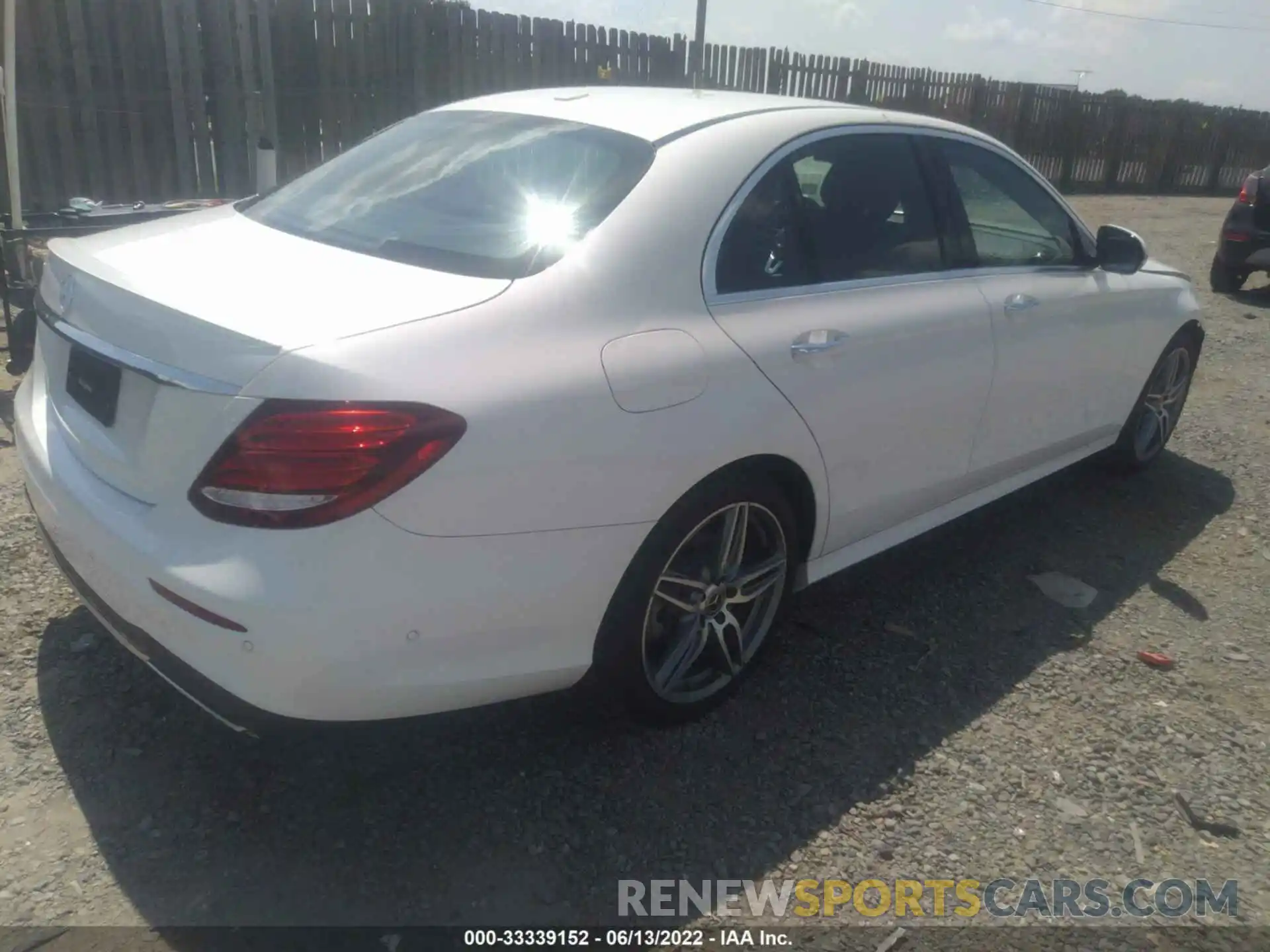 4 Photograph of a damaged car WDDZF4JB2KA663893 MERCEDES-BENZ E-CLASS 2019