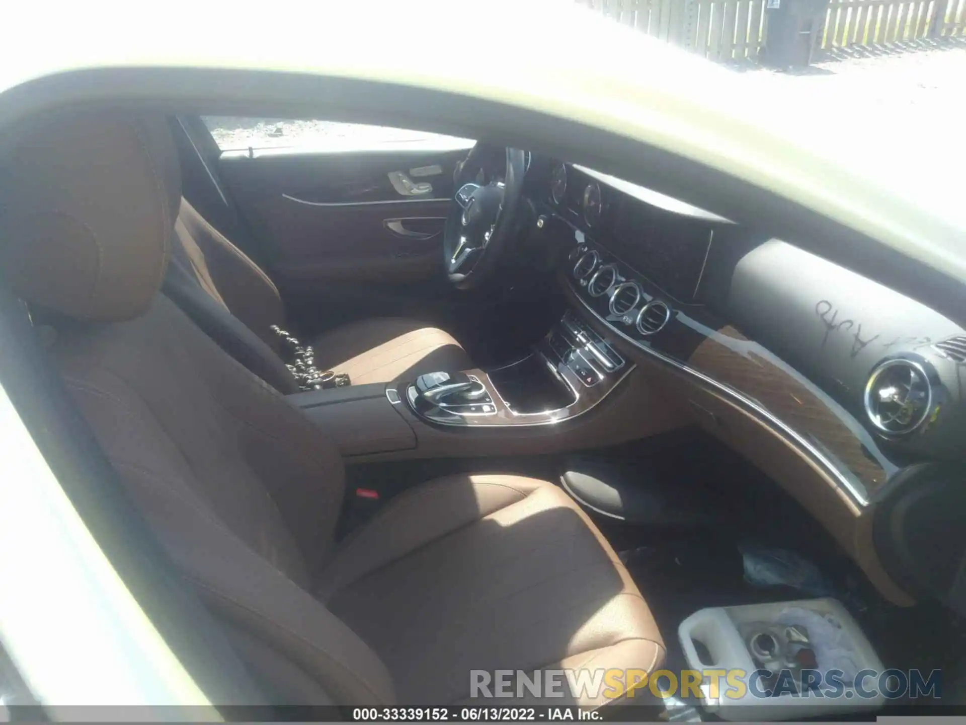 5 Photograph of a damaged car WDDZF4JB2KA663893 MERCEDES-BENZ E-CLASS 2019