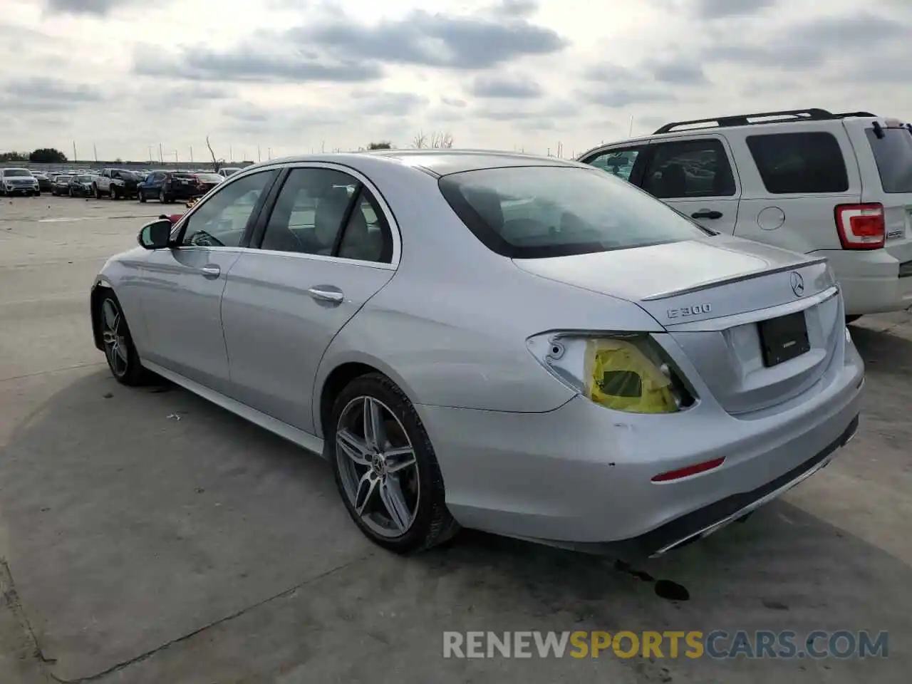 2 Photograph of a damaged car WDDZF4JB2KA682122 MERCEDES-BENZ E-CLASS 2019