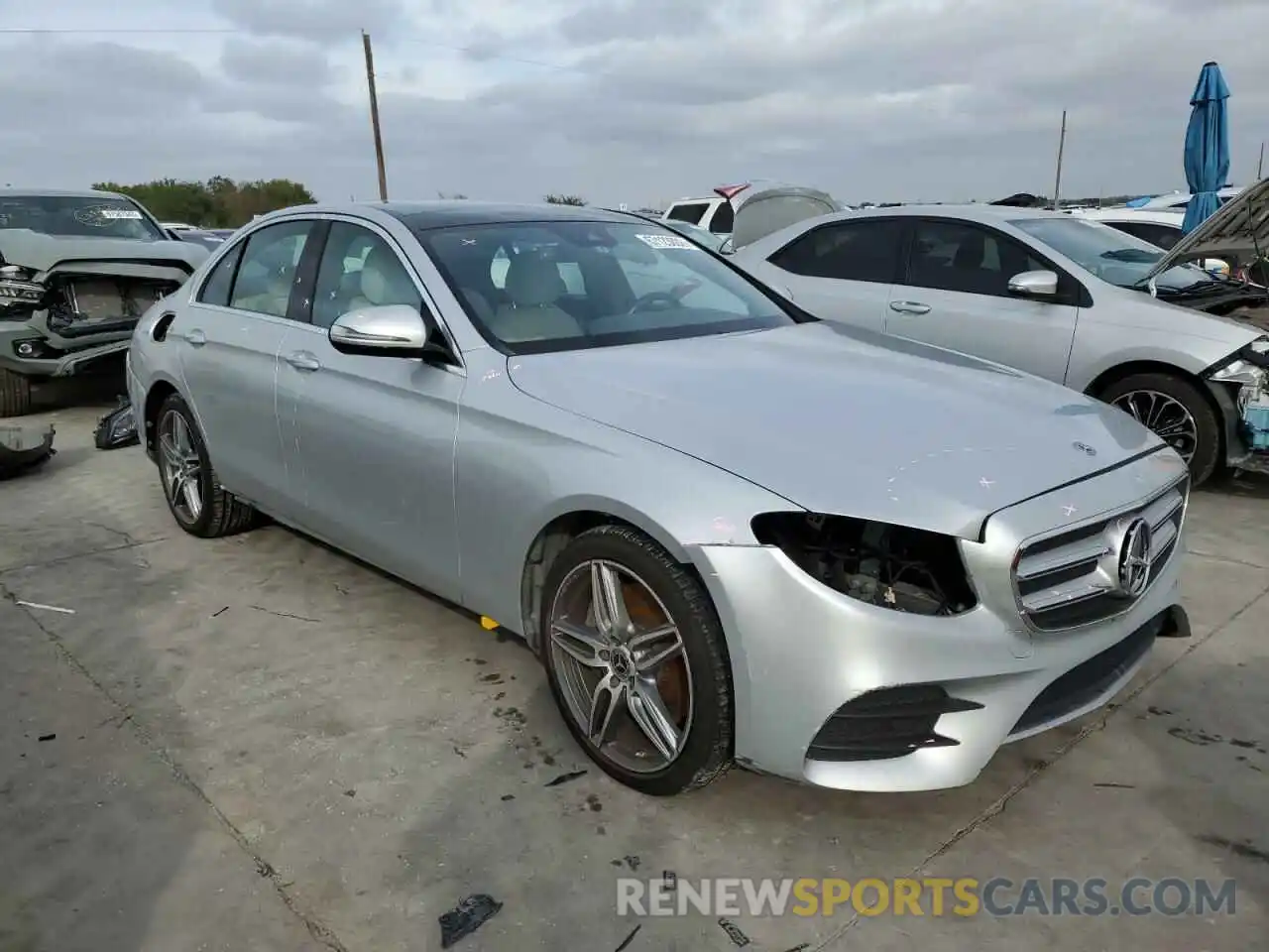 4 Photograph of a damaged car WDDZF4JB2KA682122 MERCEDES-BENZ E-CLASS 2019