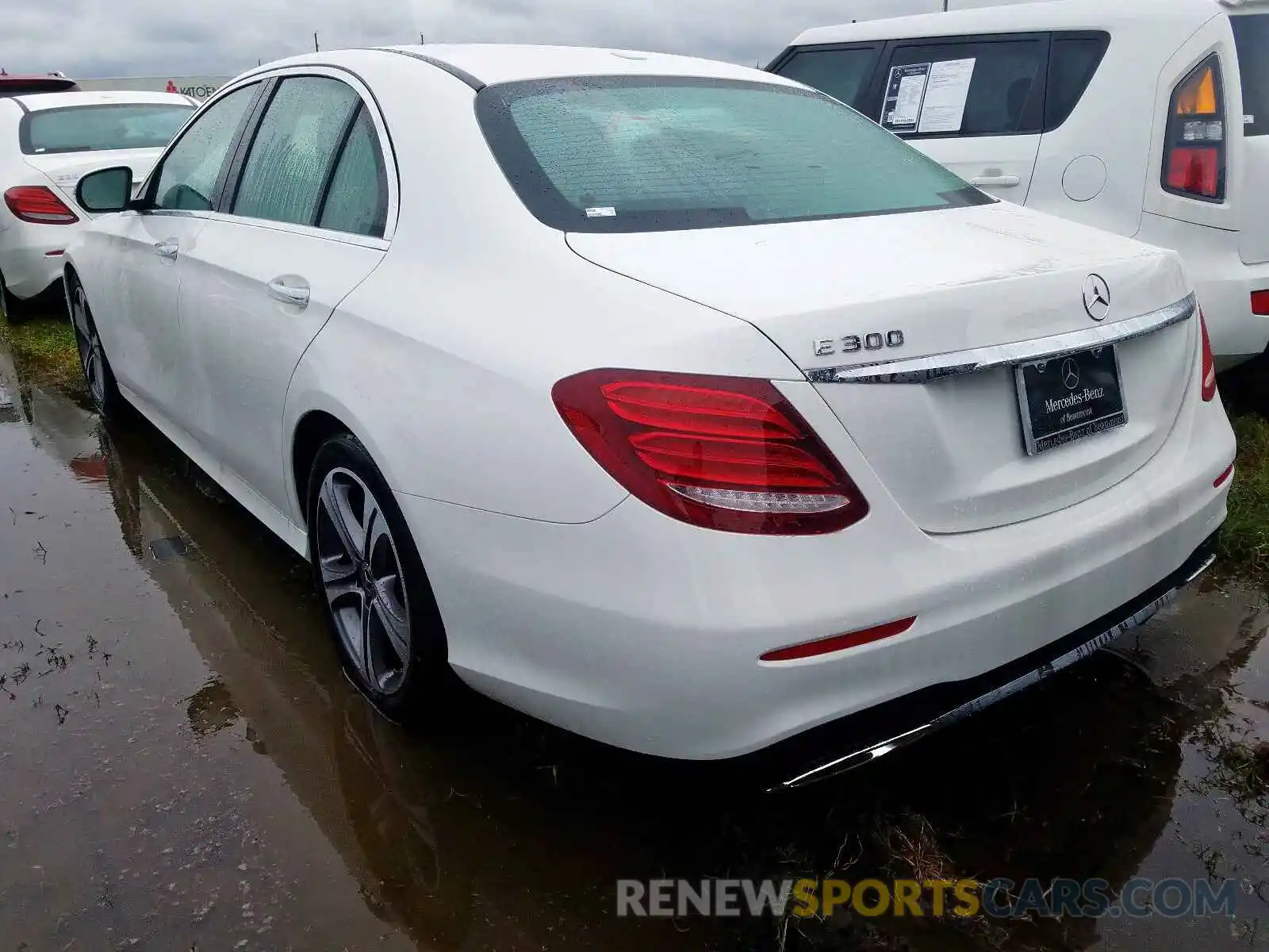 3 Photograph of a damaged car WDDZF4JB2KA684890 MERCEDES-BENZ E CLASS 2019