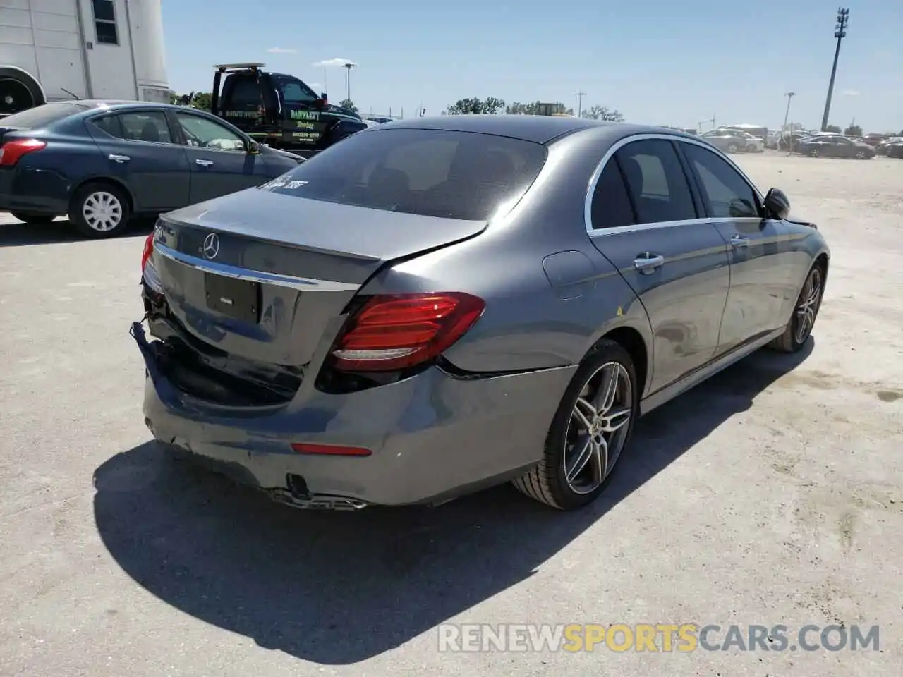 4 Photograph of a damaged car WDDZF4JB3KA504543 MERCEDES-BENZ E-CLASS 2019