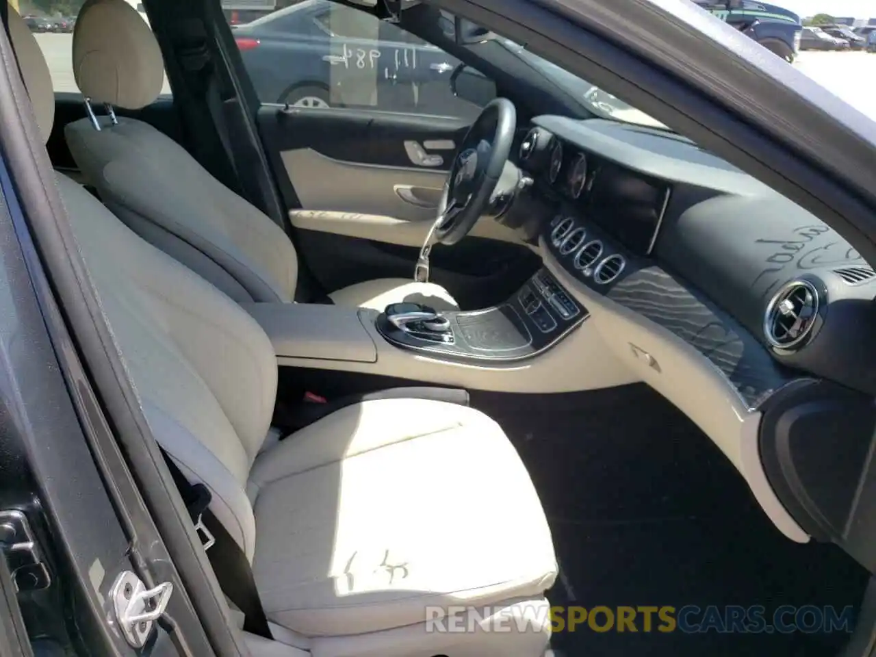 5 Photograph of a damaged car WDDZF4JB3KA504543 MERCEDES-BENZ E-CLASS 2019