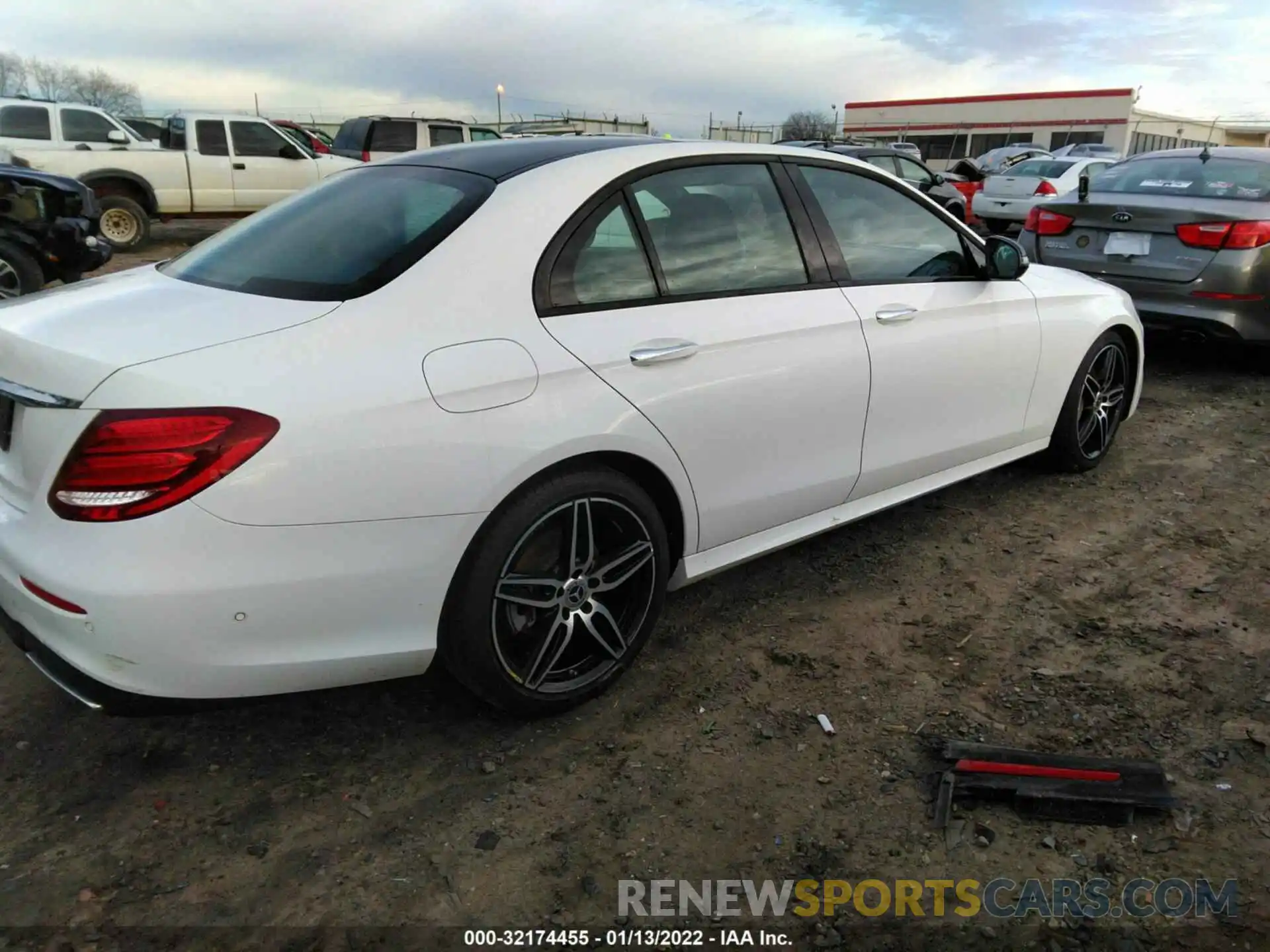 4 Photograph of a damaged car WDDZF4JB3KA513484 MERCEDES-BENZ E-CLASS 2019